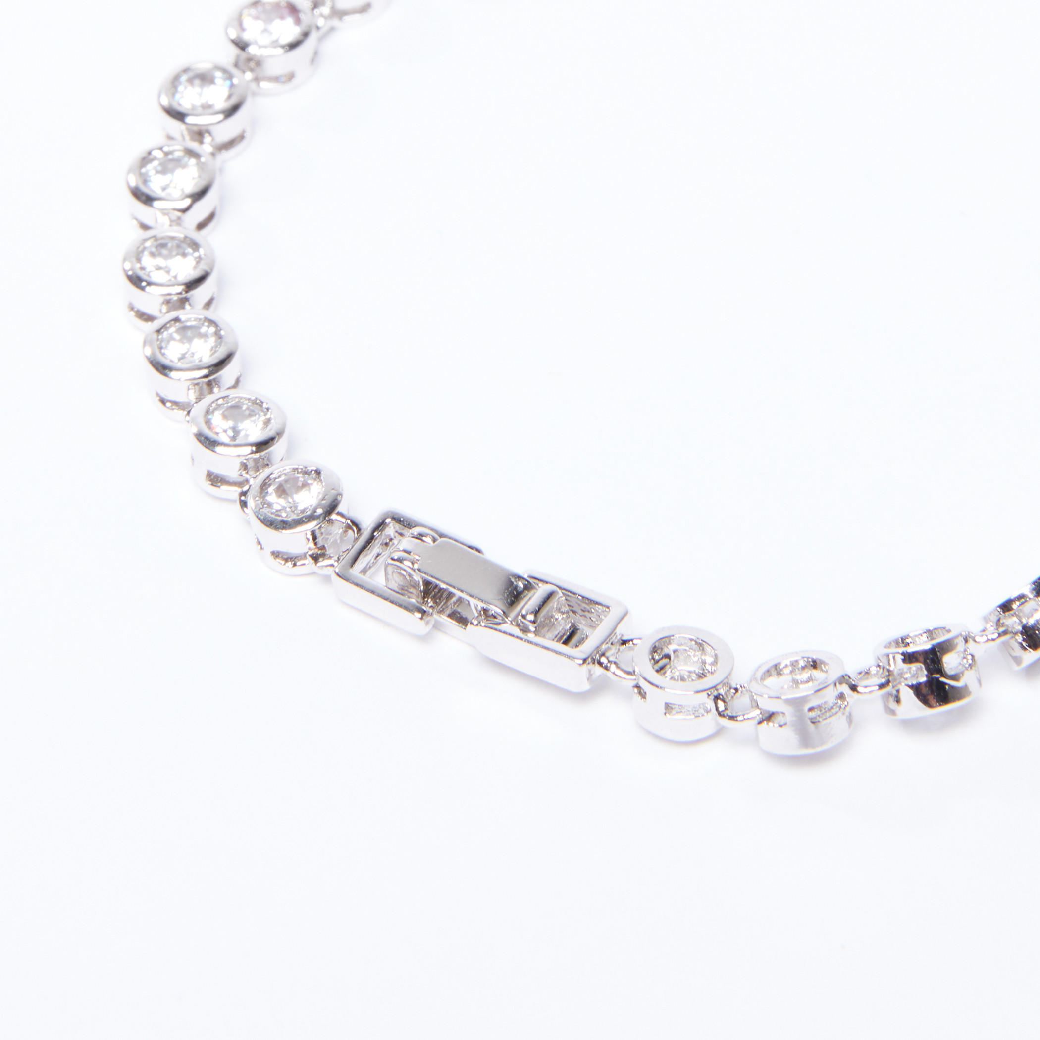 سوار مرصّع بمشبك إغلاق-women-watchesandjewellery-jewellery-banglesandbracelets-image-4