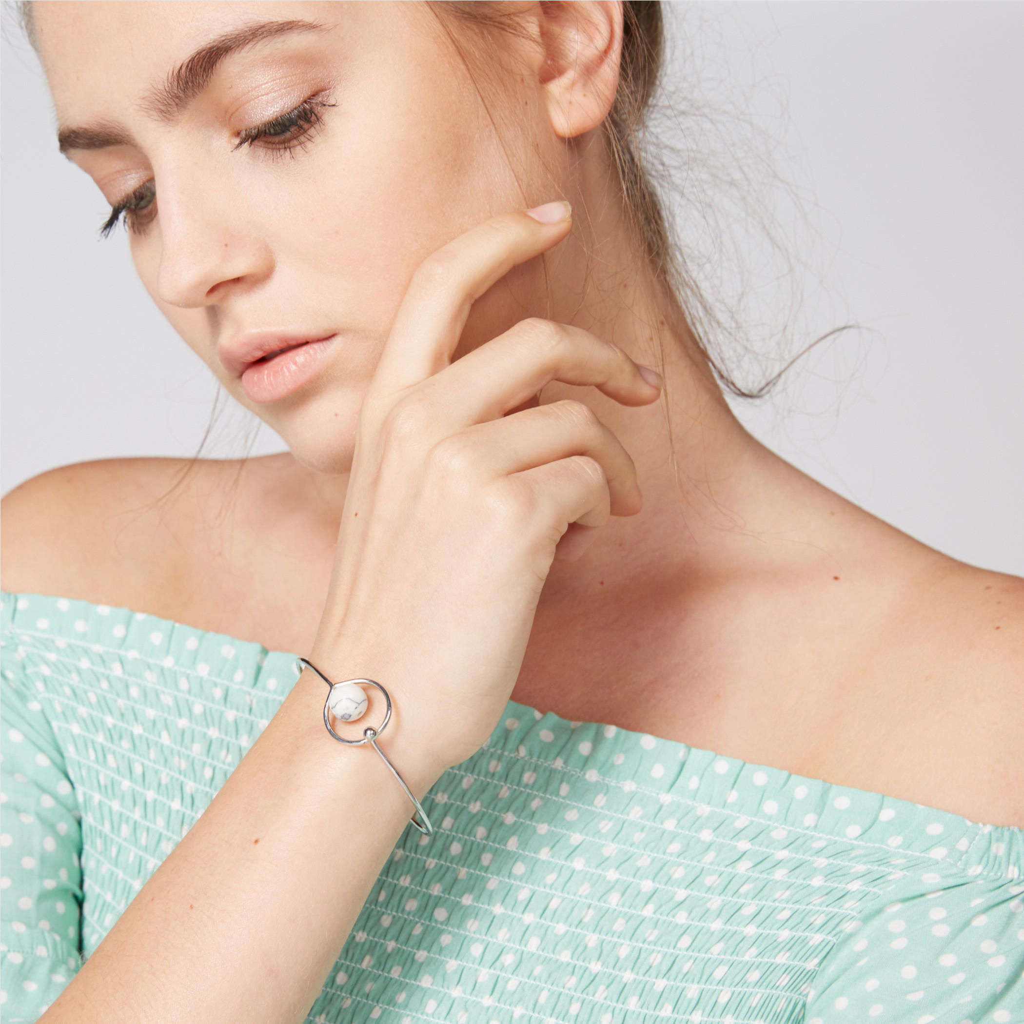 أسوارة بتفاصيل لؤلؤ-women-watchesandjewellery-jewellery-banglesandbracelets-image-2
