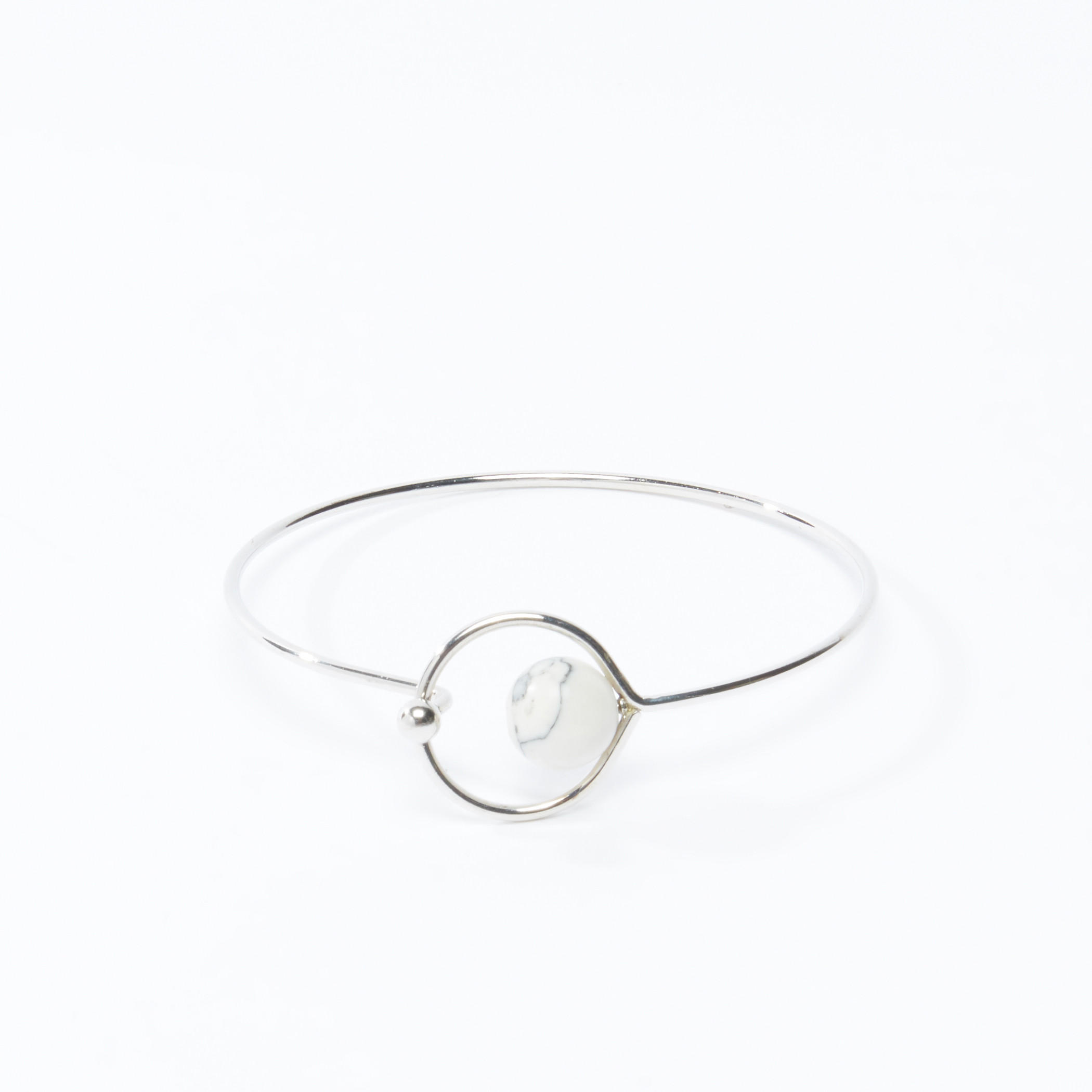 أسوارة بتفاصيل لؤلؤ-women-watchesandjewellery-jewellery-banglesandbracelets-image-1