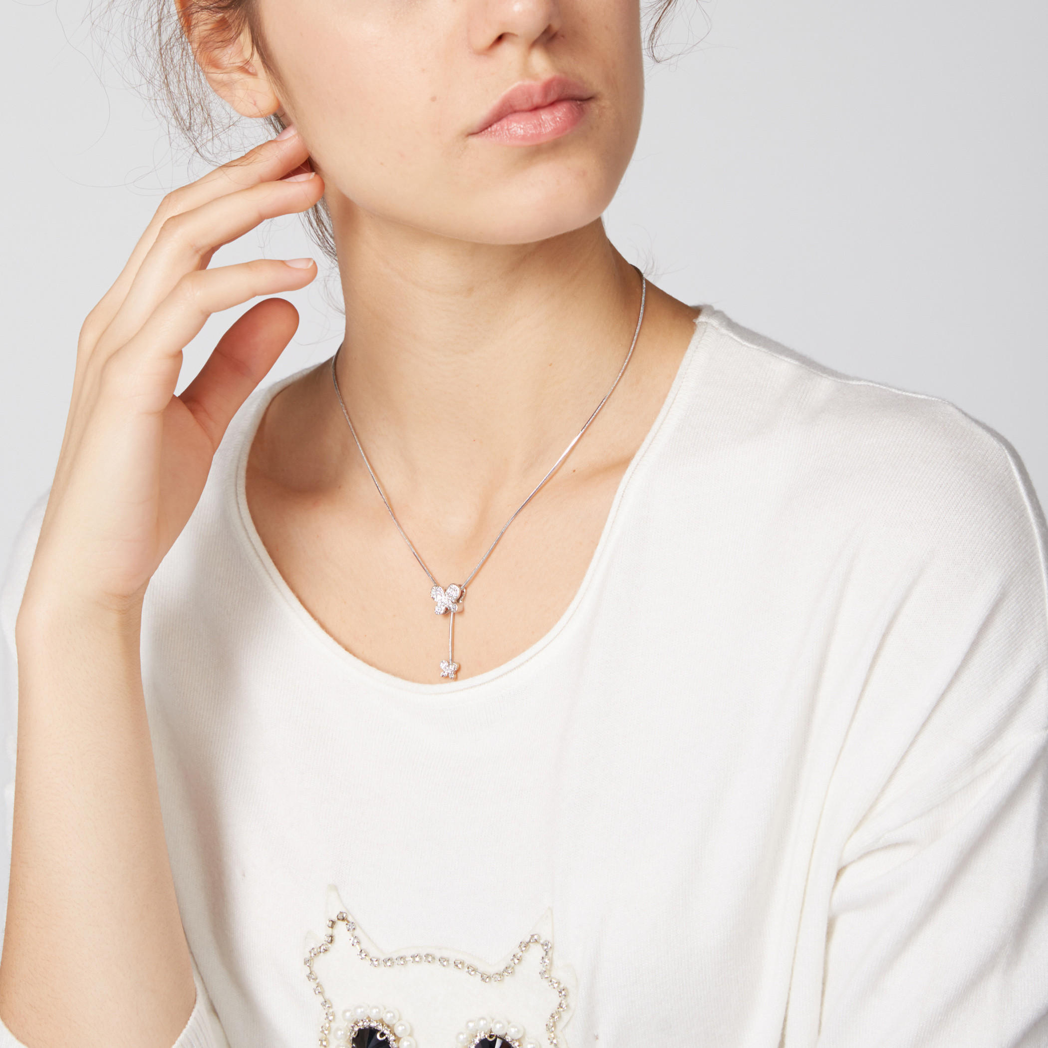 قلادة بدلّاية مرصّعة ومشبك إغلاق-women-watchesandjewellery-jewellery-necklacesandpendants-image-2