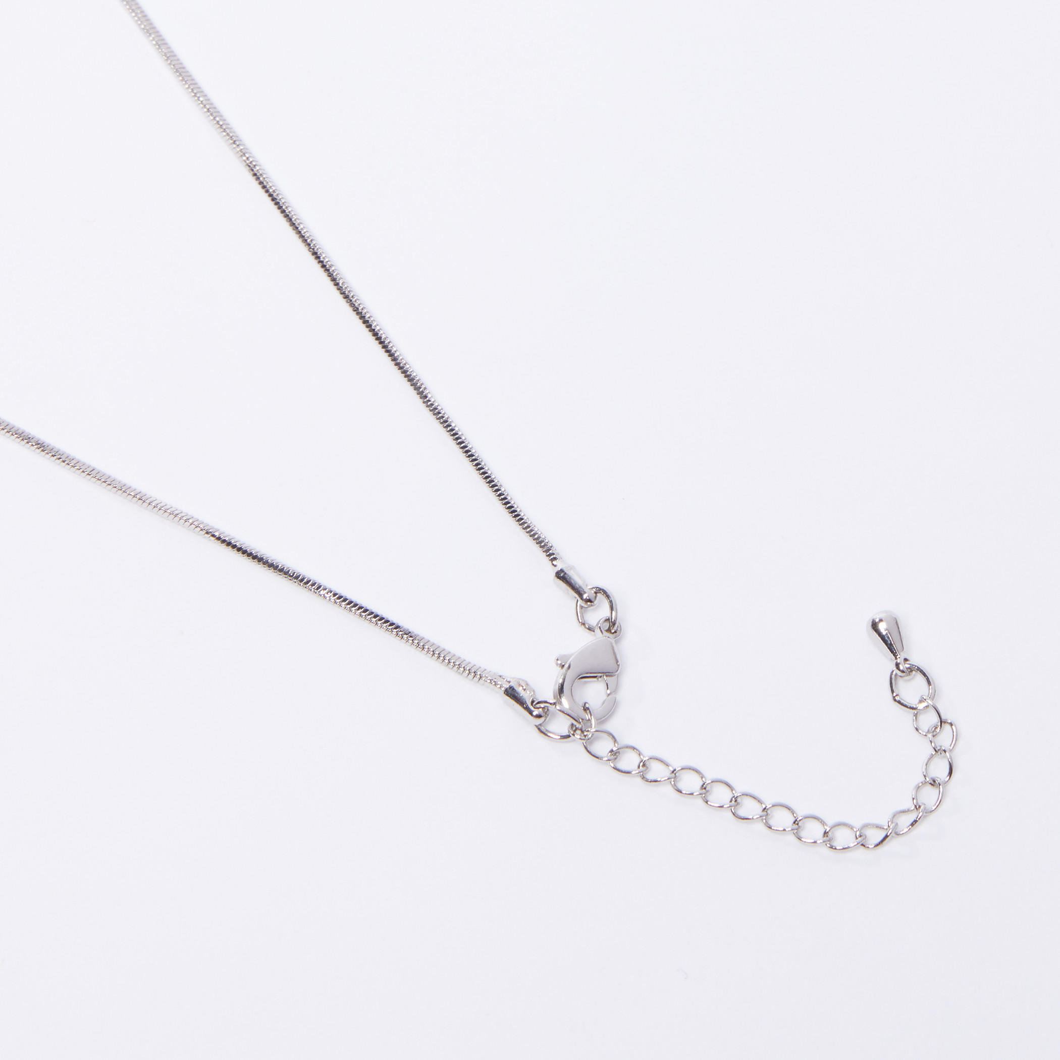 قلادة بدلّاية مرصّعة ومشبك إغلاق-women-watchesandjewellery-jewellery-necklacesandpendants-image-3