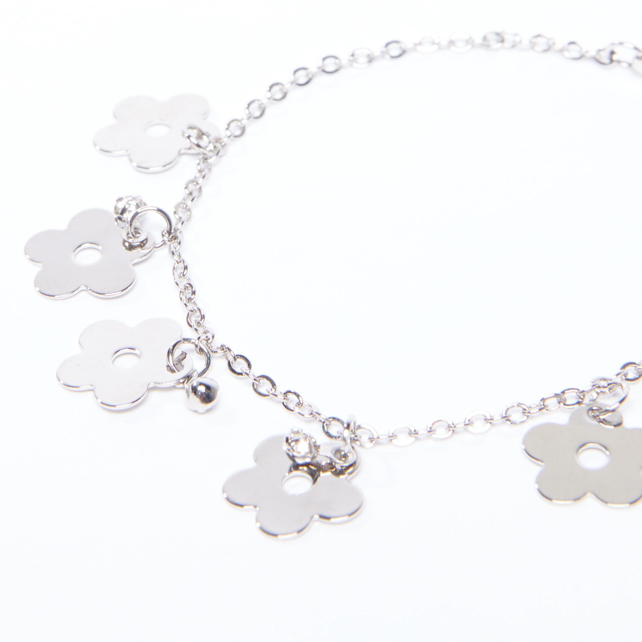 أسورة بتفاصيل زهرية ومشبك إغلاق-women-watchesandjewellery-jewellery-banglesandbracelets-image-3