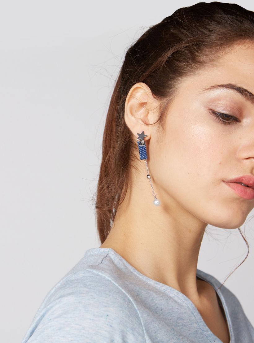 أقراط بتزيينات متدلية وتفاصيل لؤلؤ ومكبس إغلاق-women-watchesandjewellery-jewellery-earrings-image-2