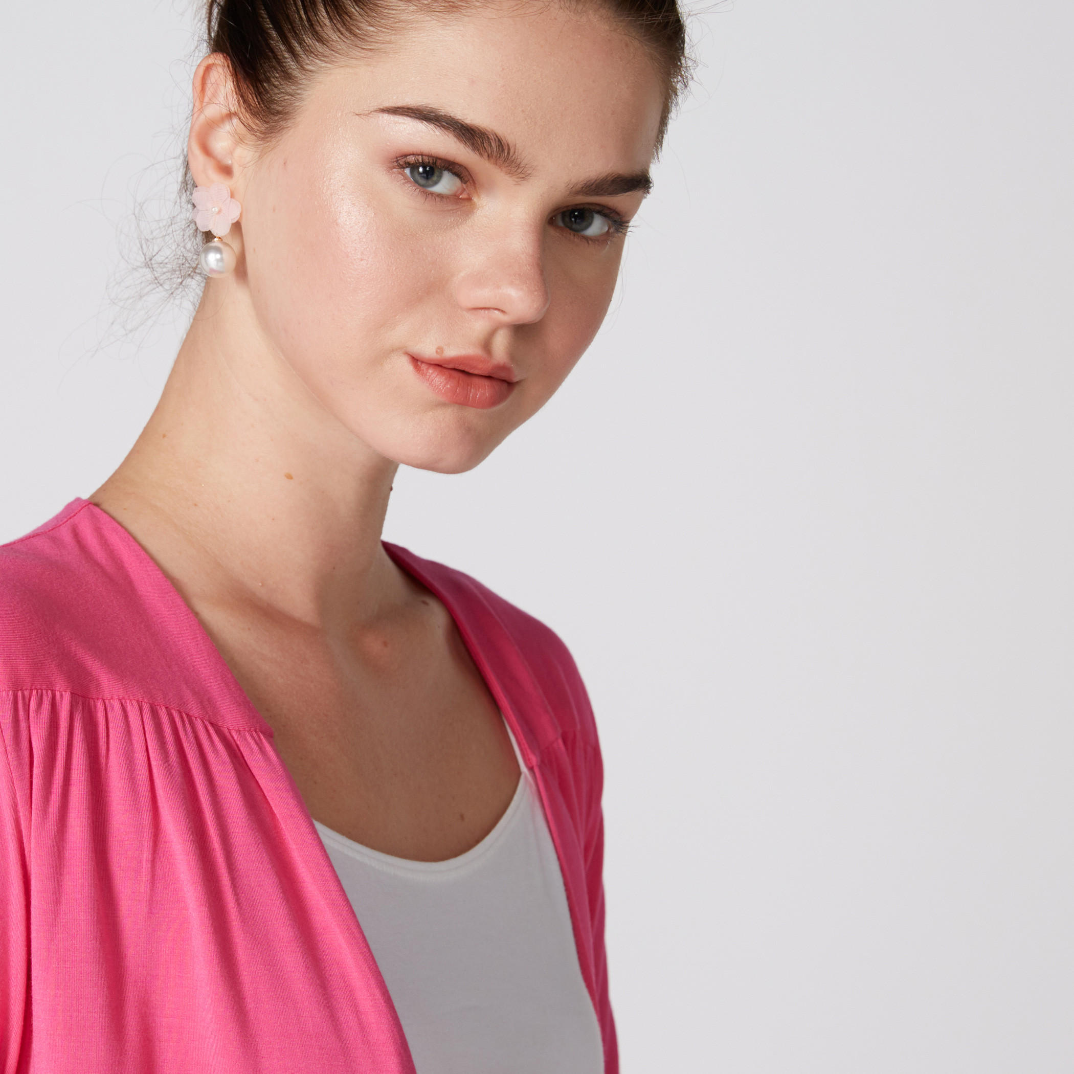 أقراط بتفاصيل لؤلؤ بمكبس إغلاق-women-watchesandjewellery-jewellery-earrings-image-2