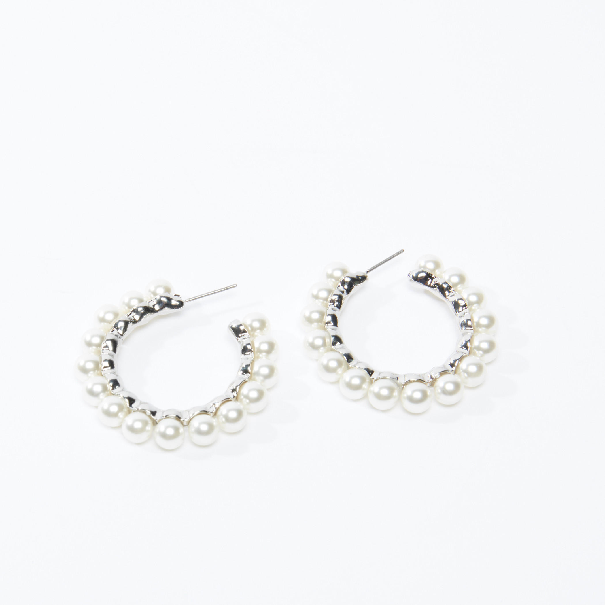 أقراط بحلقات وتفاصيل لؤلؤ-women-watchesandjewellery-jewellery-earrings-image-1