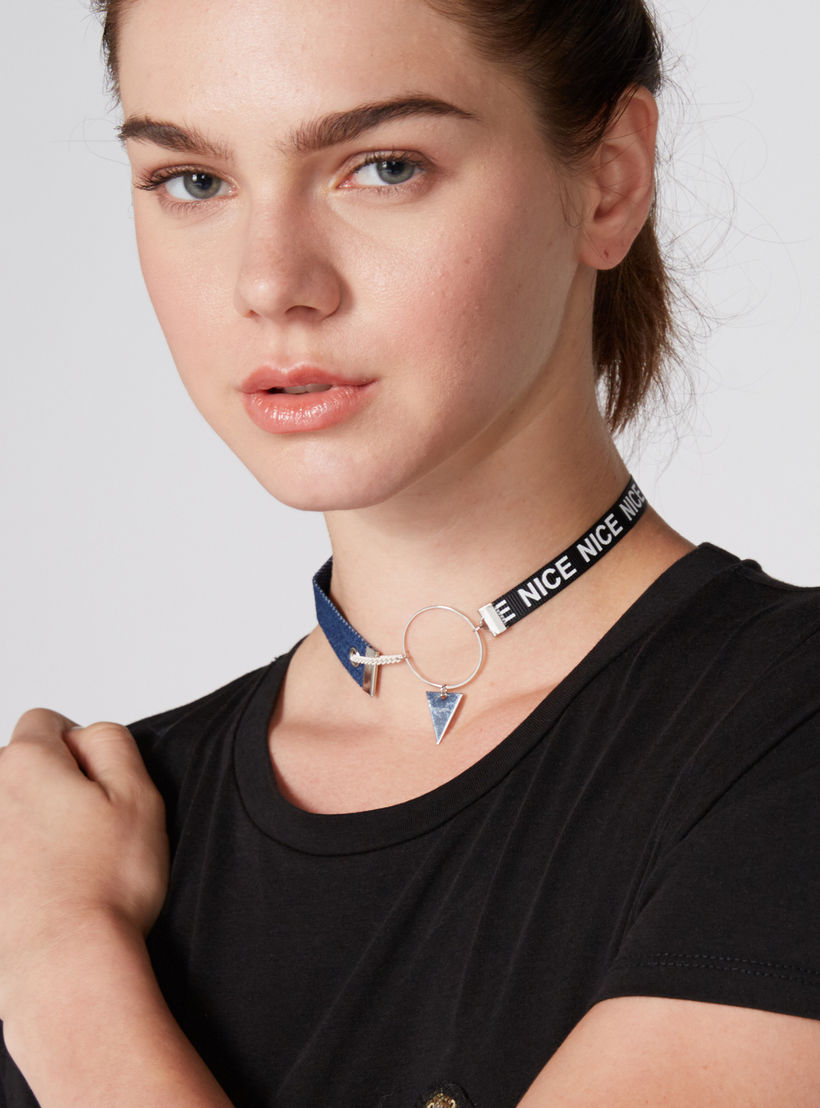 قلادة طوق بمشبك إغلاق وتفاصيل ميتاليك-women-watchesandjewellery-jewellery-necklacesandpendants-image-2
