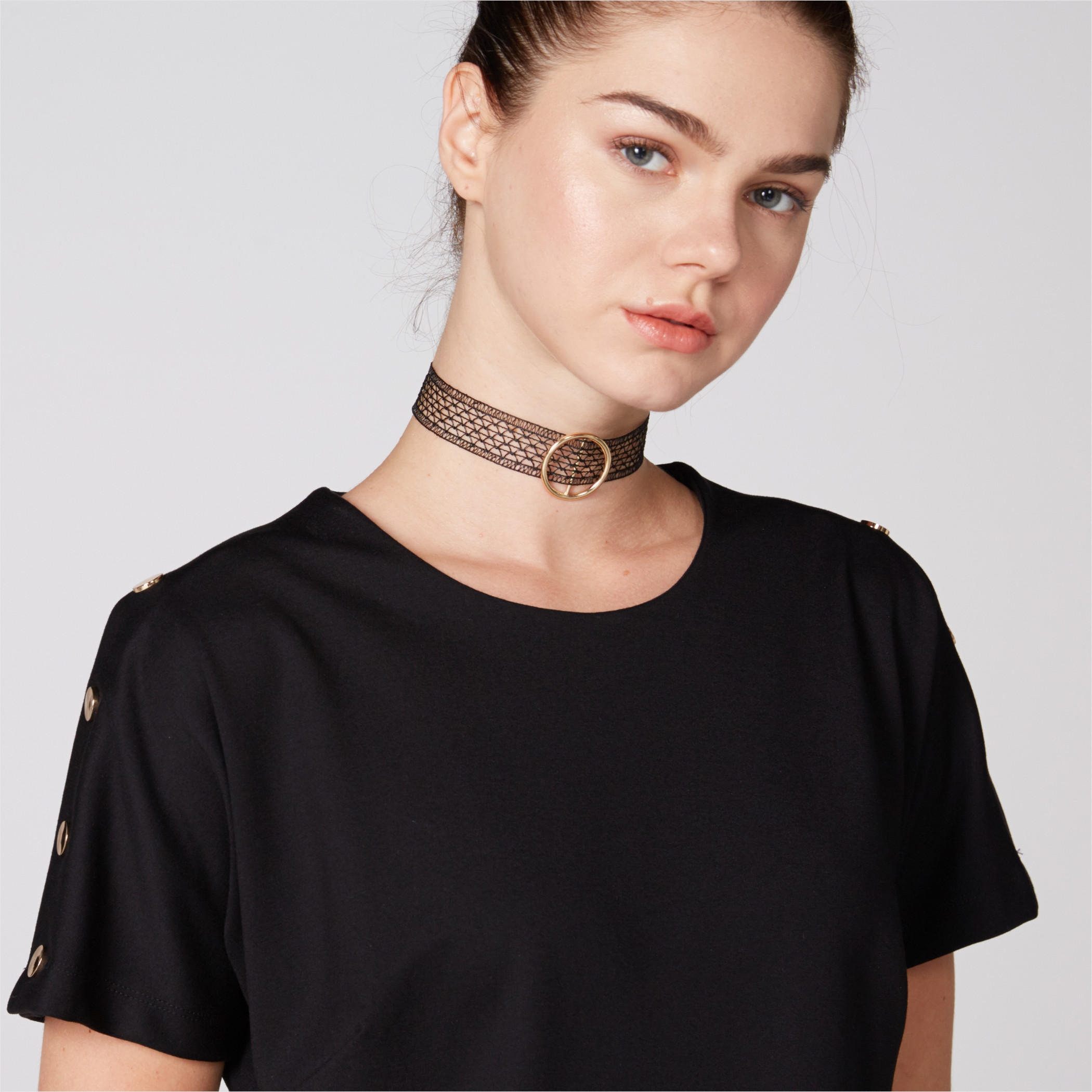 قلادة طوق ميتاليك بمشبك إغلاق وتفاصيل ميتاليك-women-watchesandjewellery-jewellery-necklacesandpendants-image-2