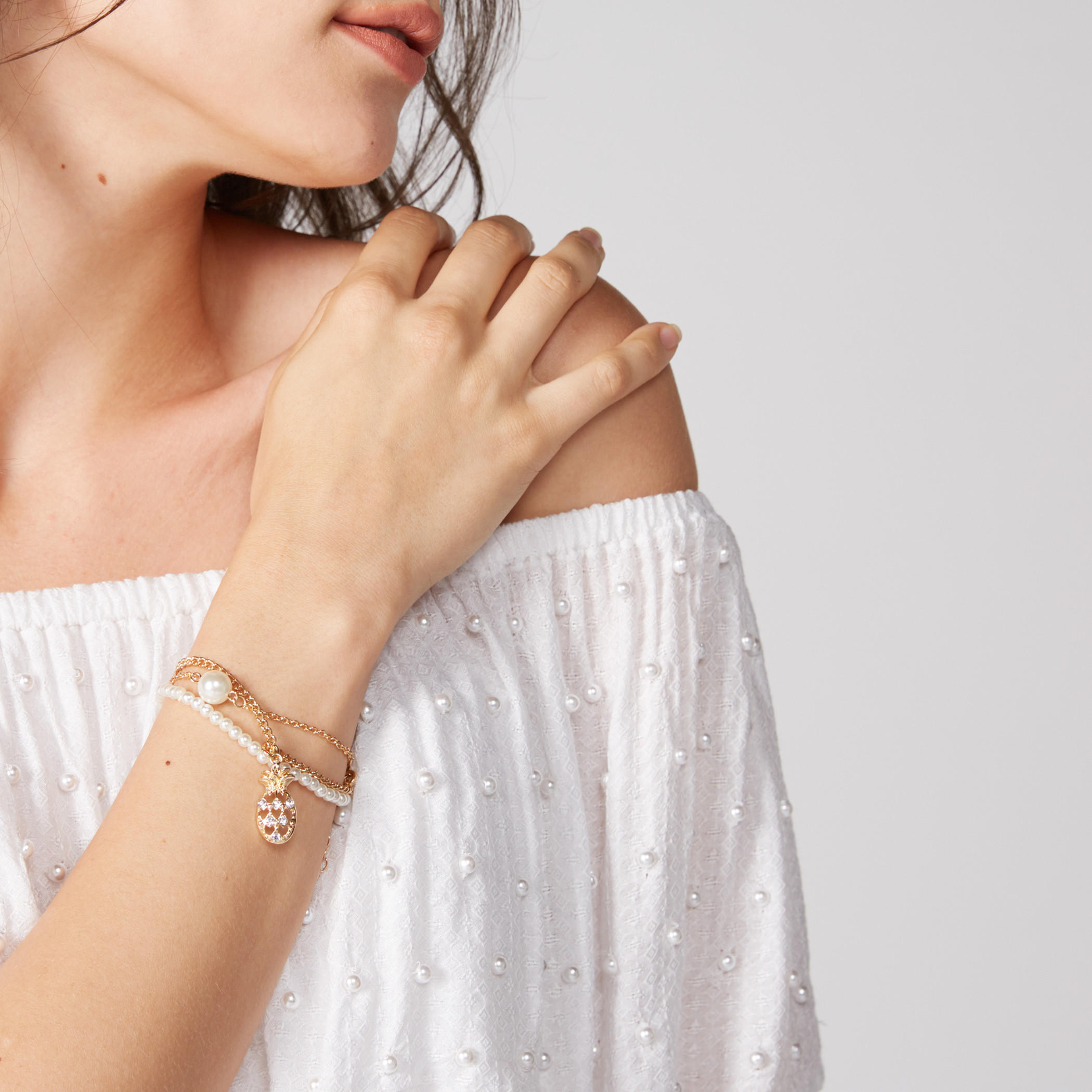 طقم أساور متنوعة من 5 قطع-women-watchesandjewellery-jewellery-banglesandbracelets-image-2