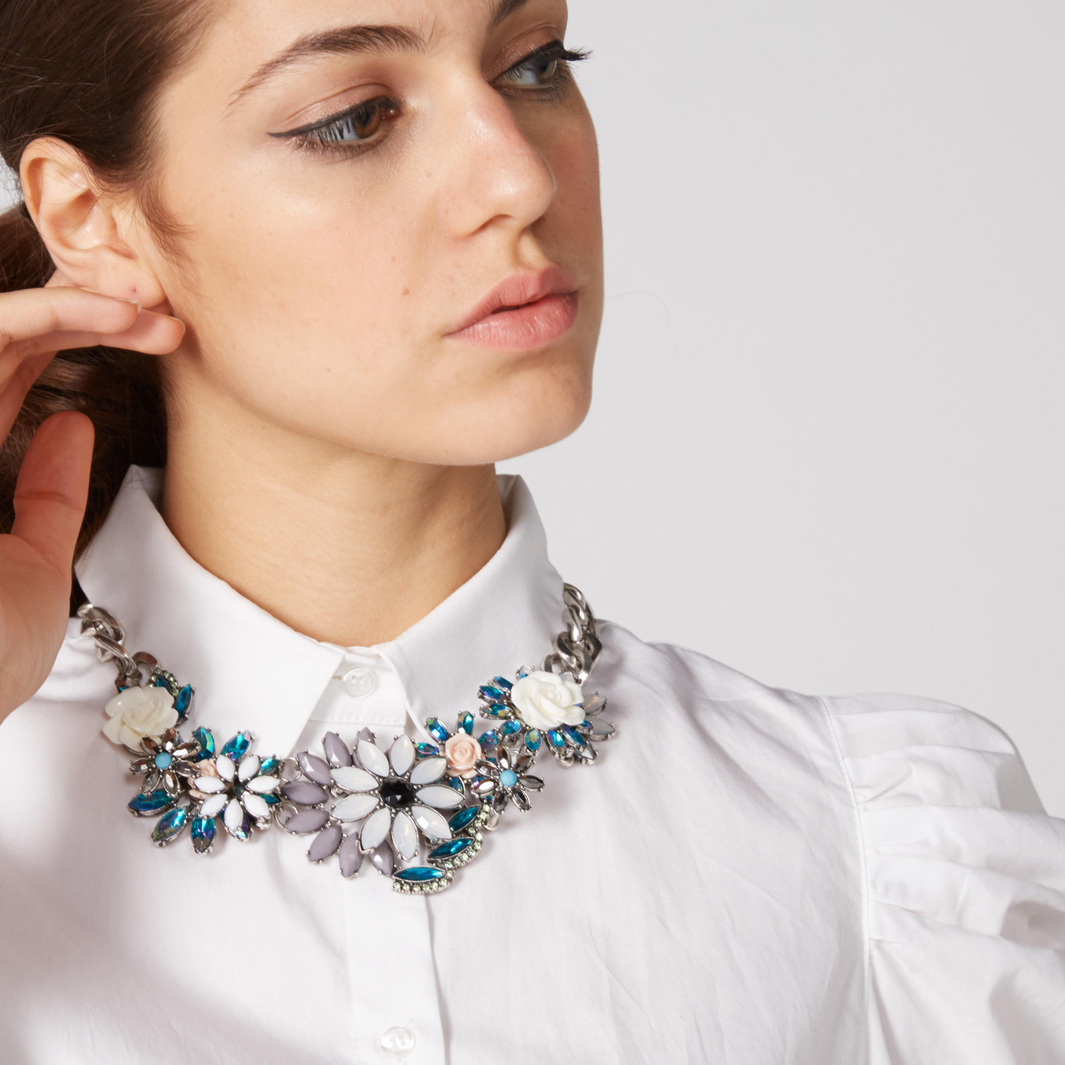 Studded Flower Necklace with Lobster Clasp-women-watchesandjewellery-jewellery-necklacesandpendants-image-2