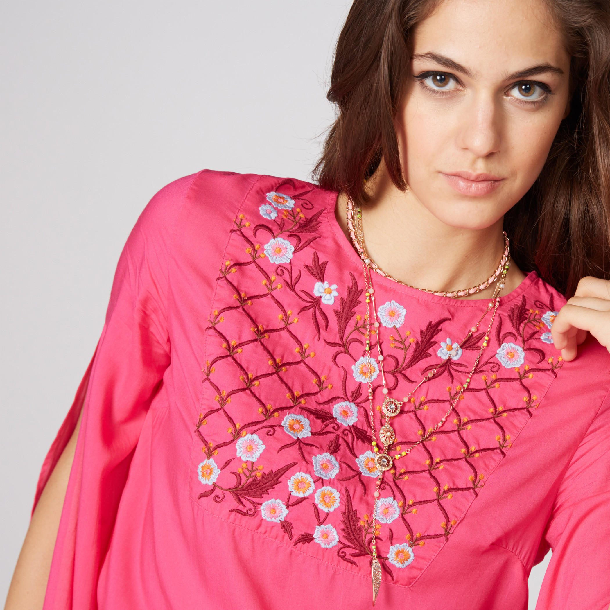 قلادة طبقات ميتاليك بتفاصيل خرز ومشبك إغلاق-women-watchesandjewellery-jewellery-necklacesandpendants-image-2