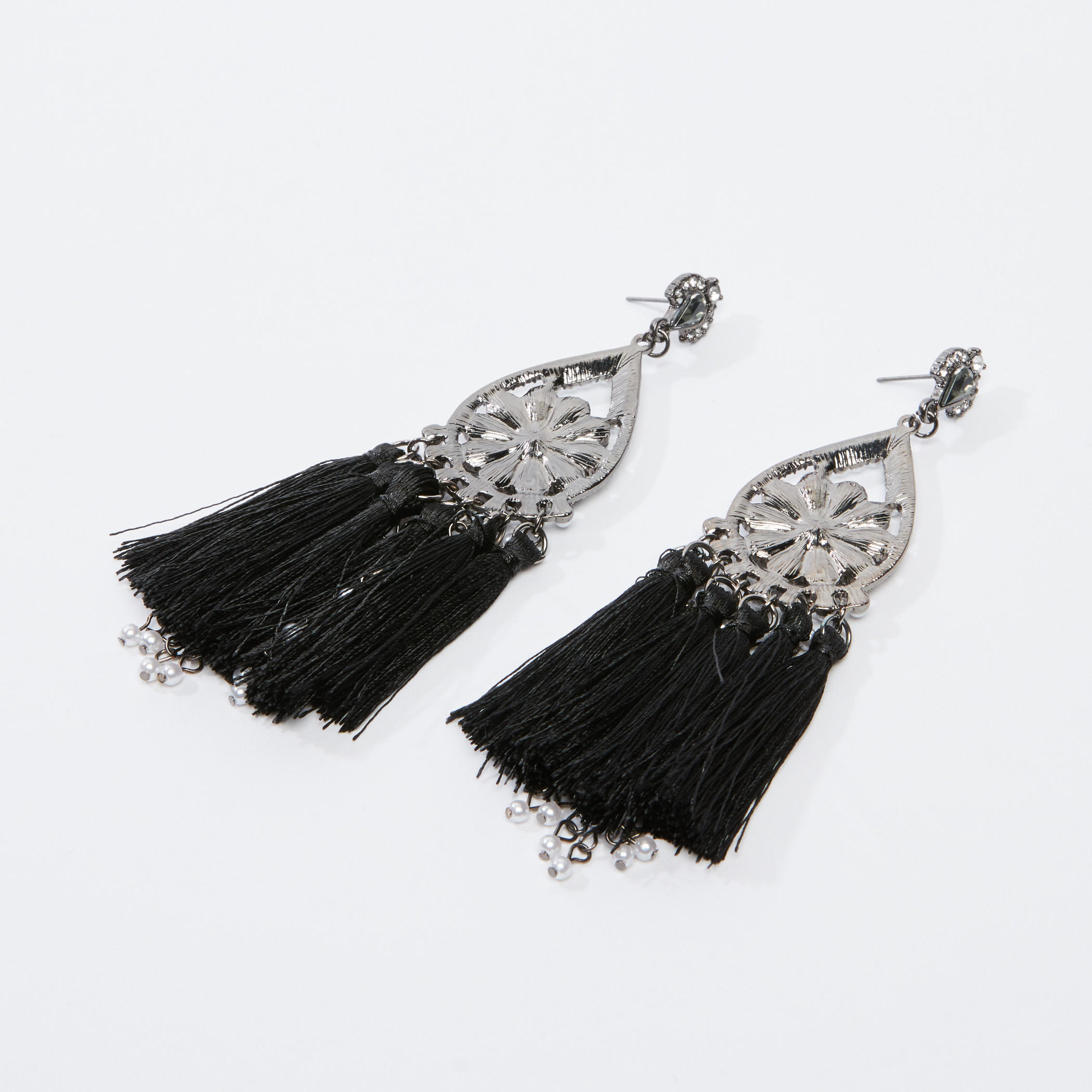 أقراط متدلية مرصعة بتفاصيل خرز وشرابات-women-watchesandjewellery-jewellery-earrings-image-3