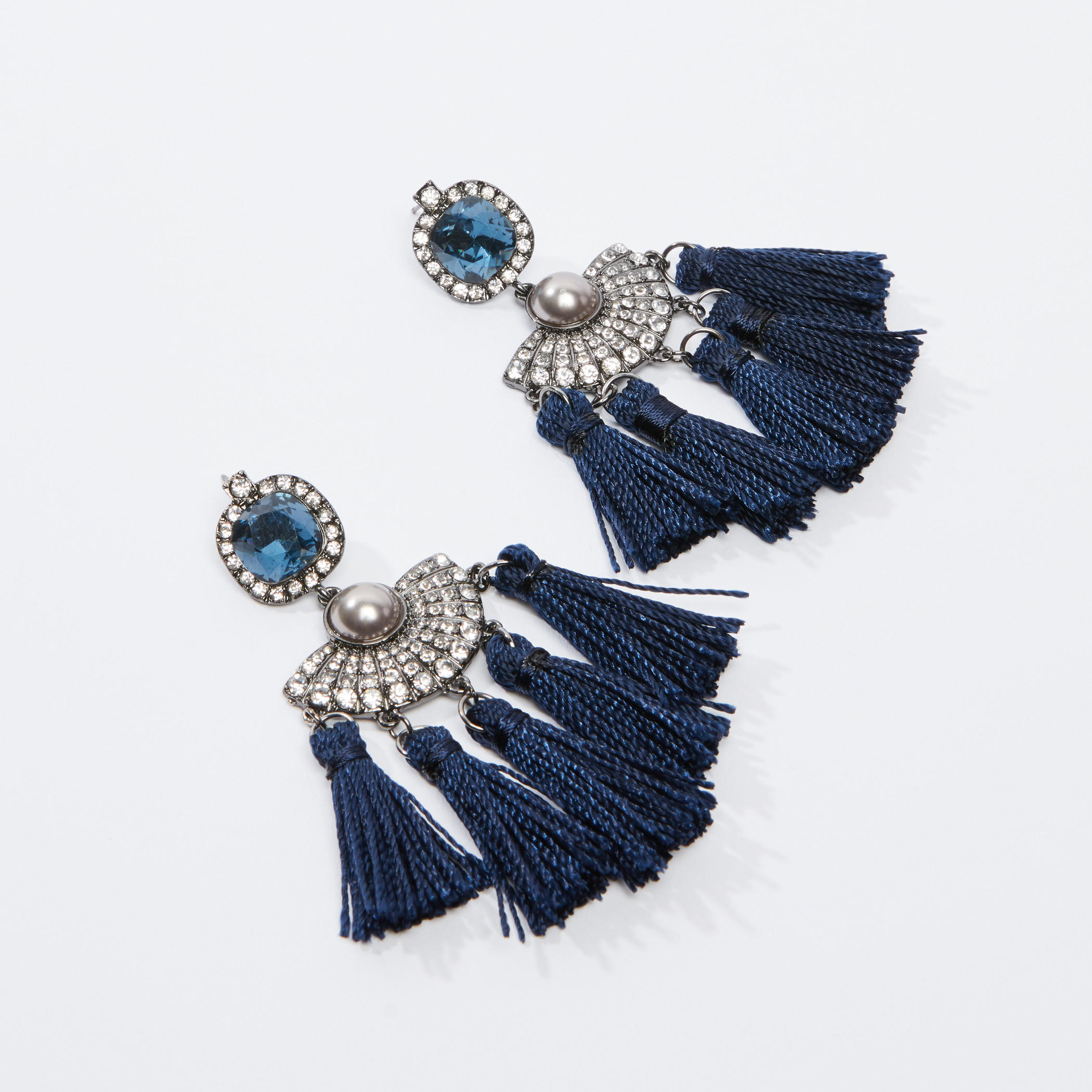 أقراط مرصّعة بشُرّابات ومكبس إغلاق-women-watchesandjewellery-jewellery-earrings-image-1