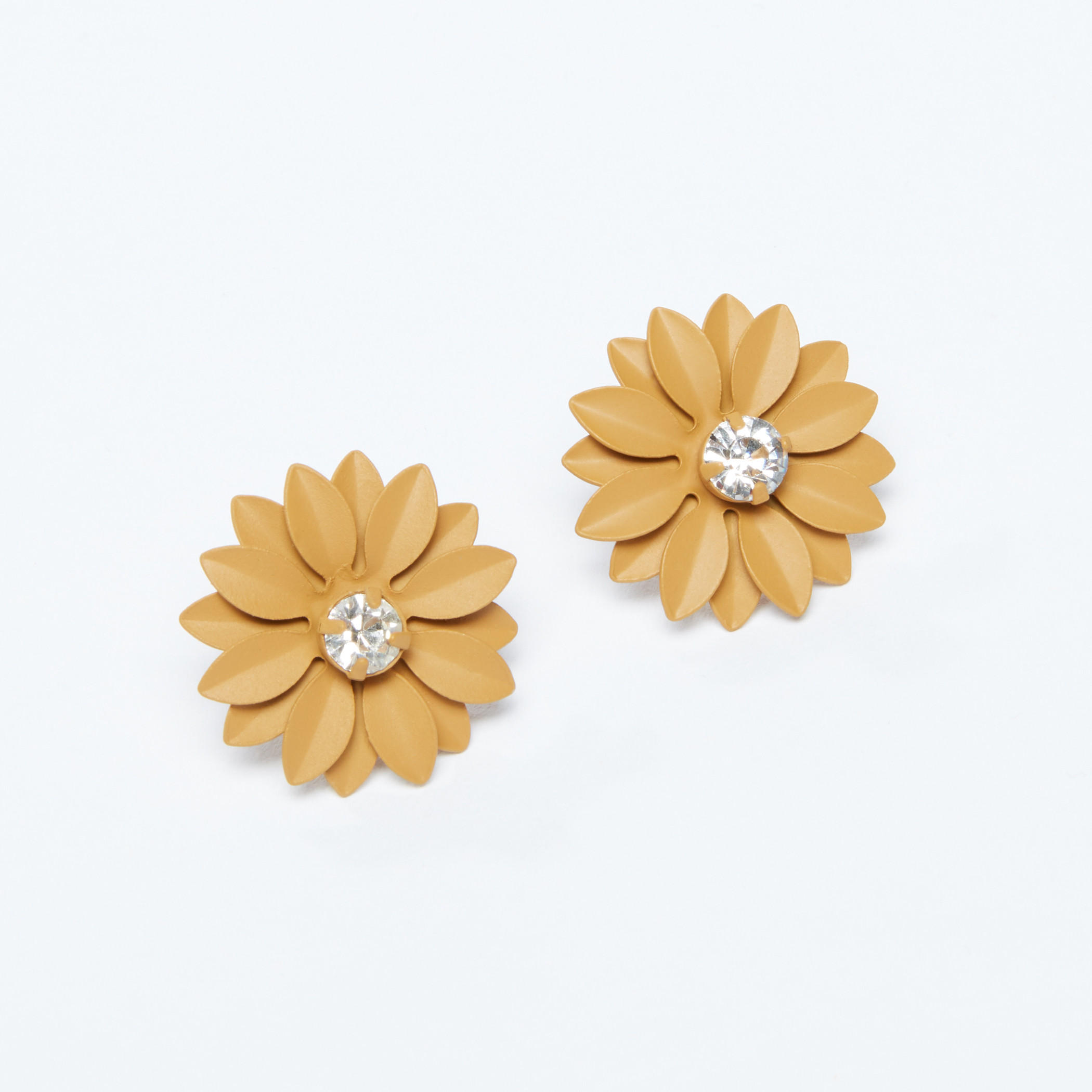 أقراط مرصعة بالأزهار ومزودة بمكبس إغلاق-women-watchesandjewellery-jewellery-earrings-image-2