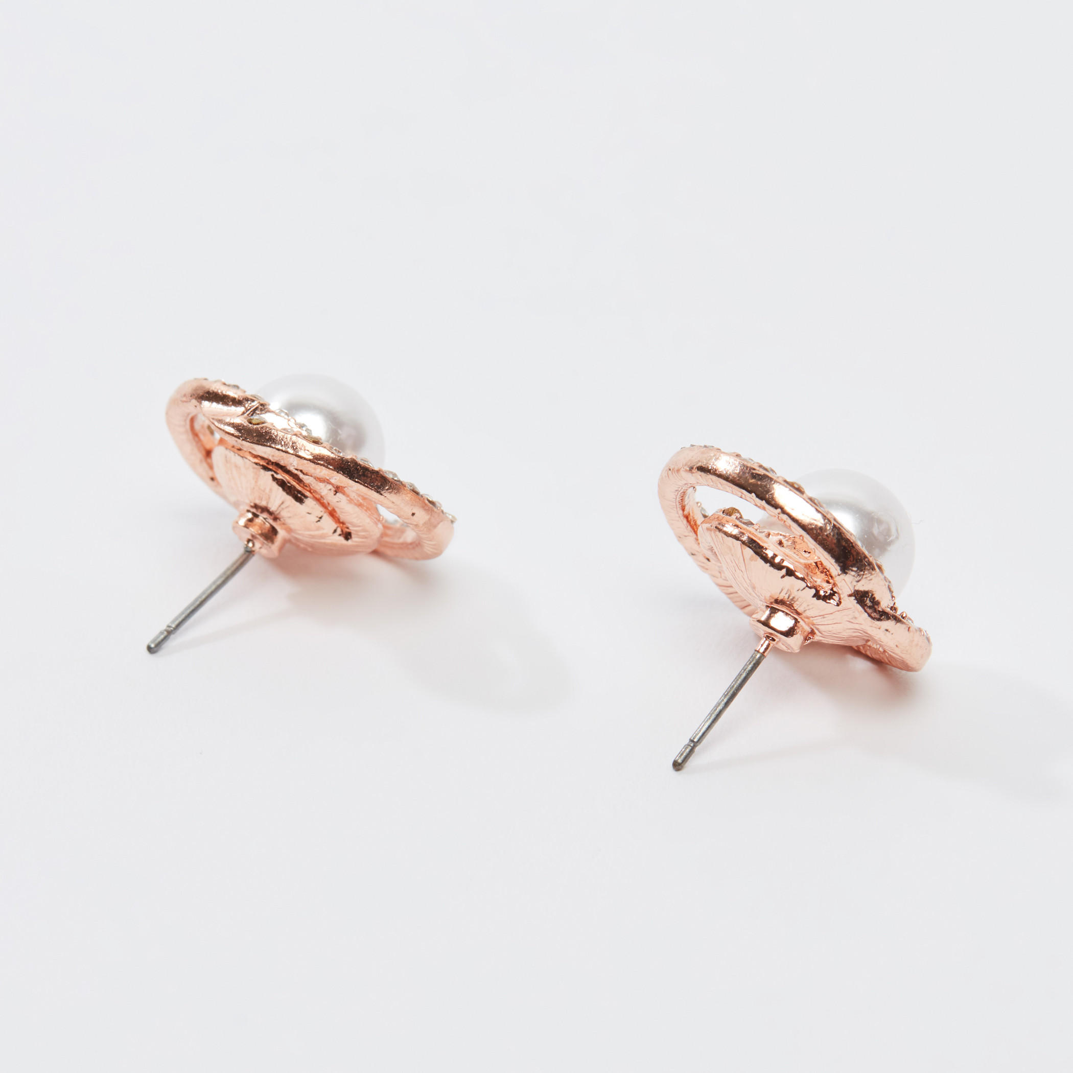 أقراط مرصعة بتفاصيل لؤلؤ ومكبس إغلاق-women-watchesandjewellery-jewellery-earrings-image-3
