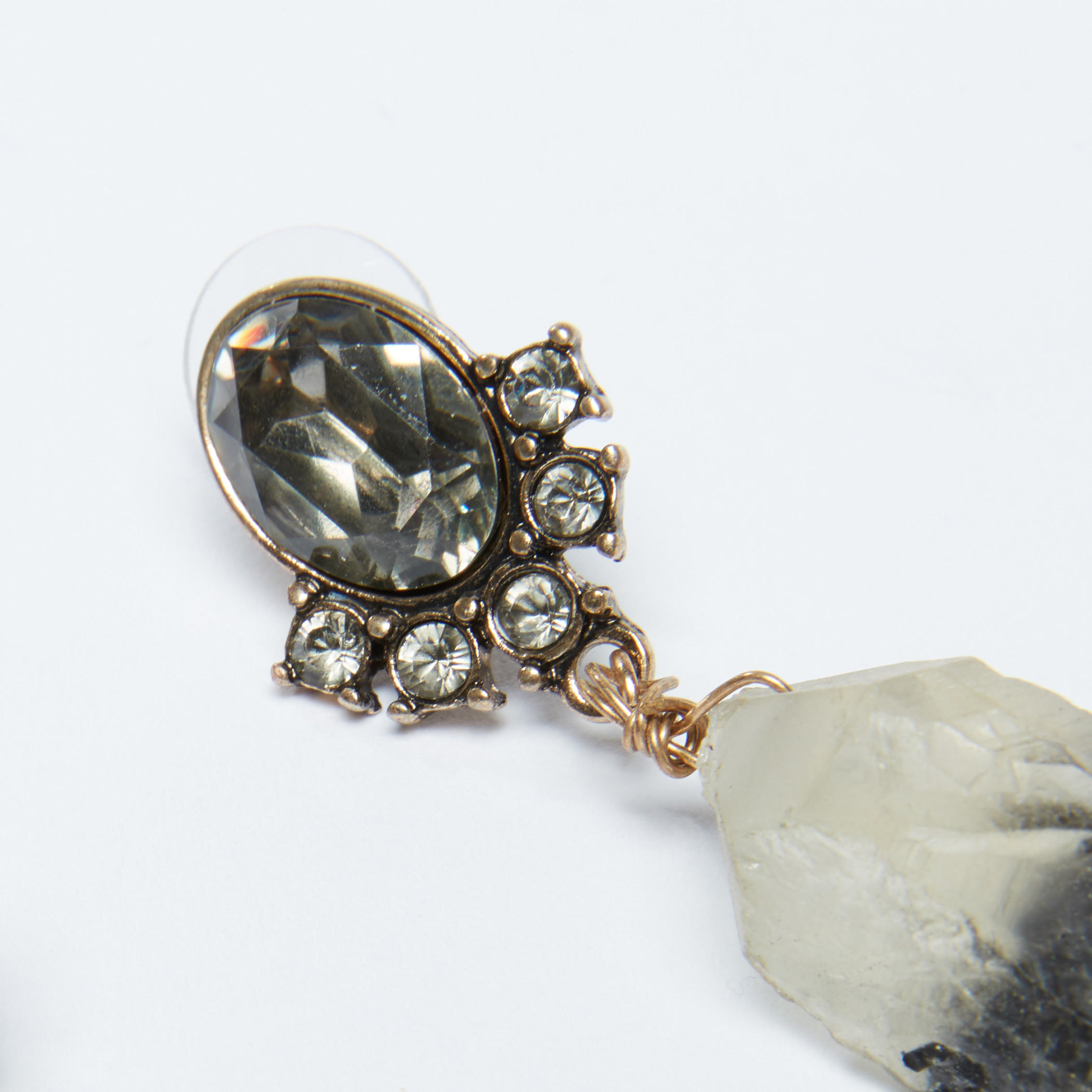 أقراط مرّصعة بمكبس إغلاق-women-watchesandjewellery-jewellery-earrings-image-3