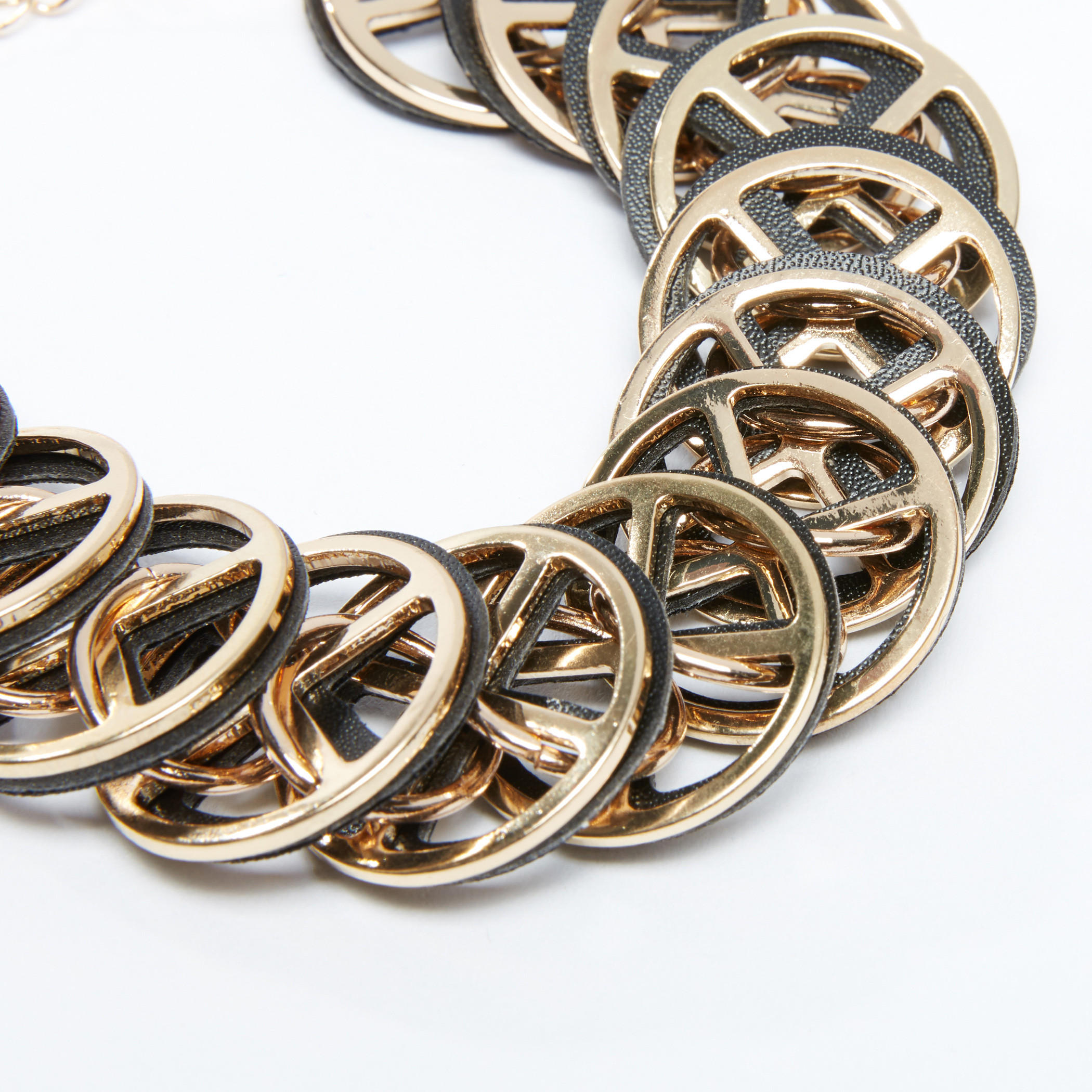 اسوارة حلقات ميتاليك بمشبك إغلاق-women-watchesandjewellery-jewellery-banglesandbracelets-image-1