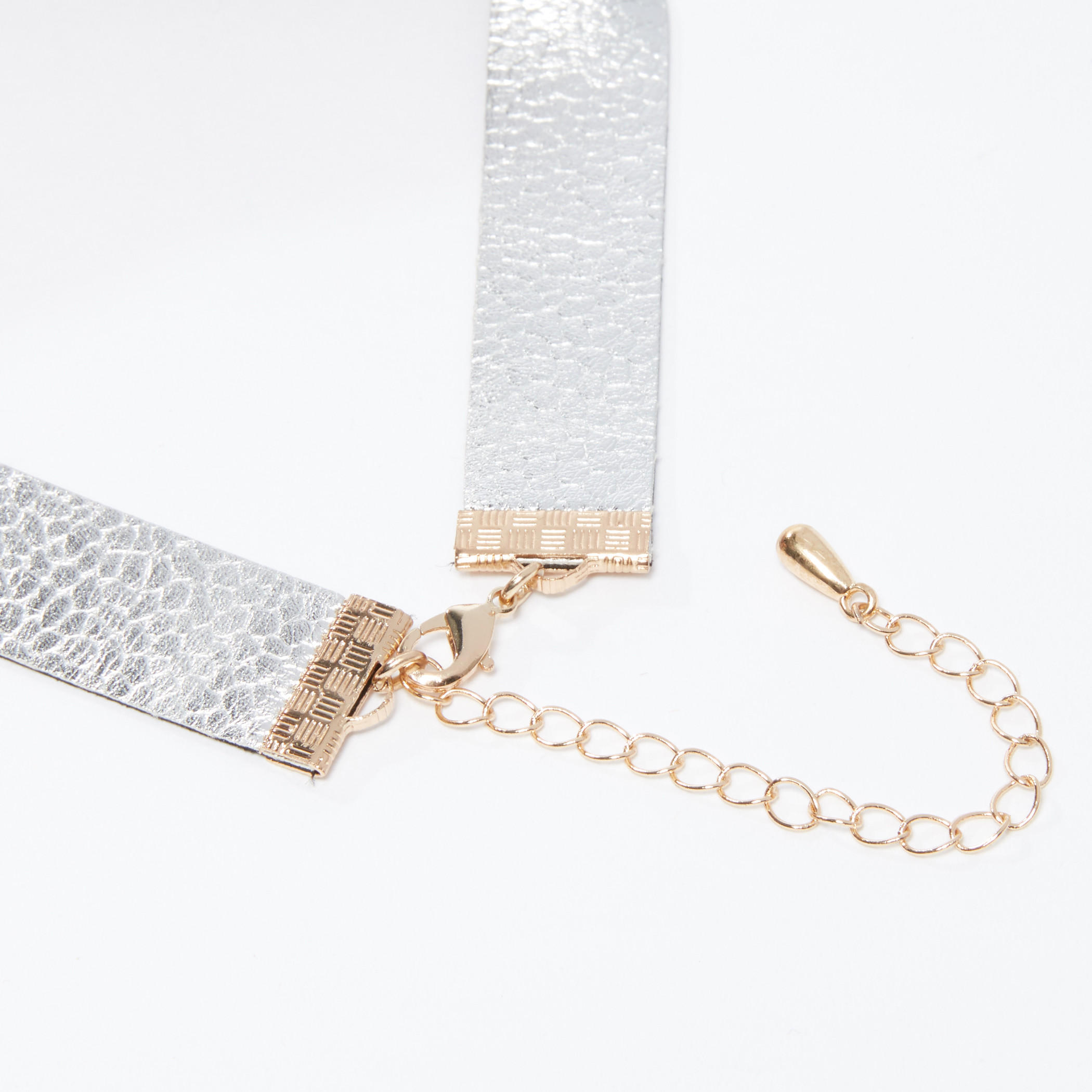 قلادة طوق بارزة الملمس بمشبك إغلاق-women-watchesandjewellery-jewellery-necklacesandpendants-image-2