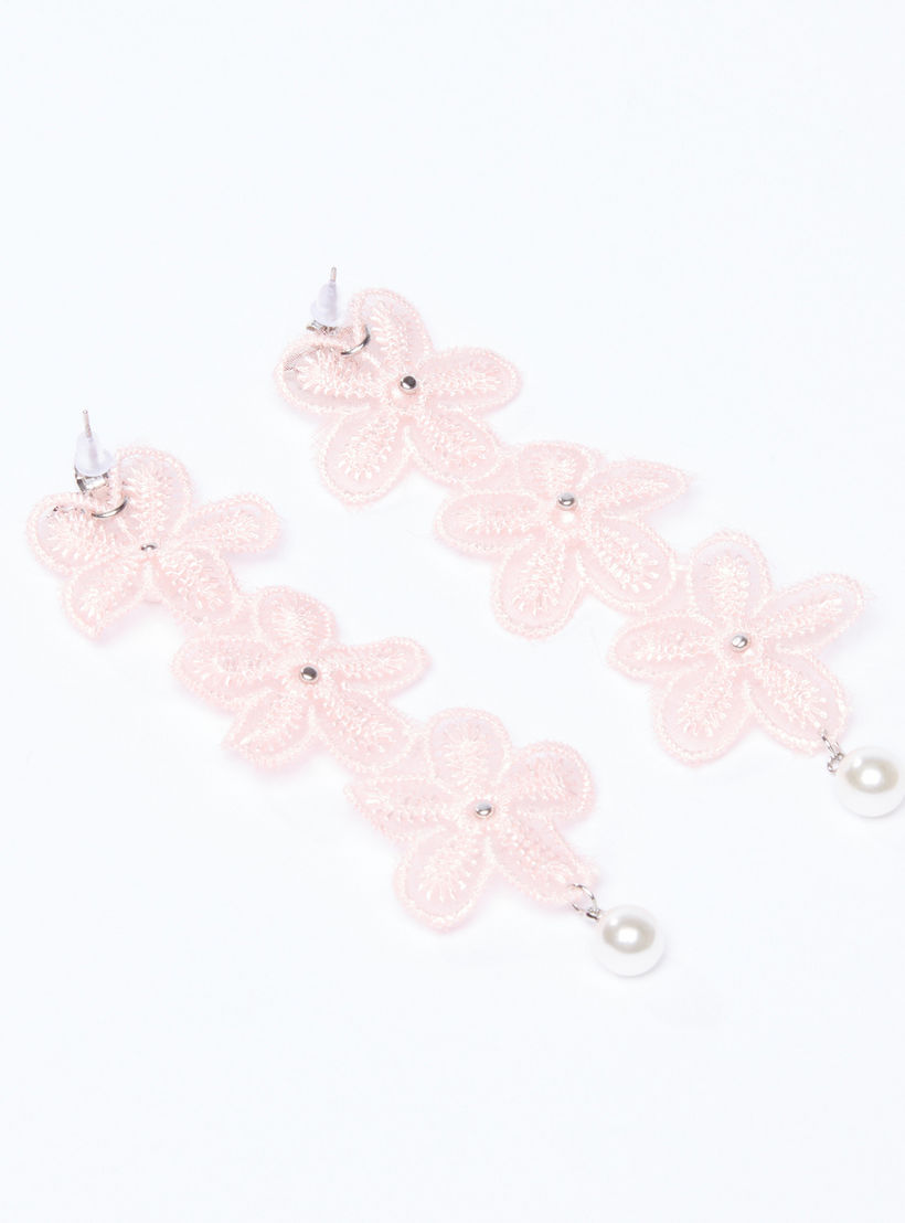 أقراط بتفاصيل دانتيل ولؤلؤ بمكبس إغلاق-women-watchesandjewellery-jewellery-earrings-image-3