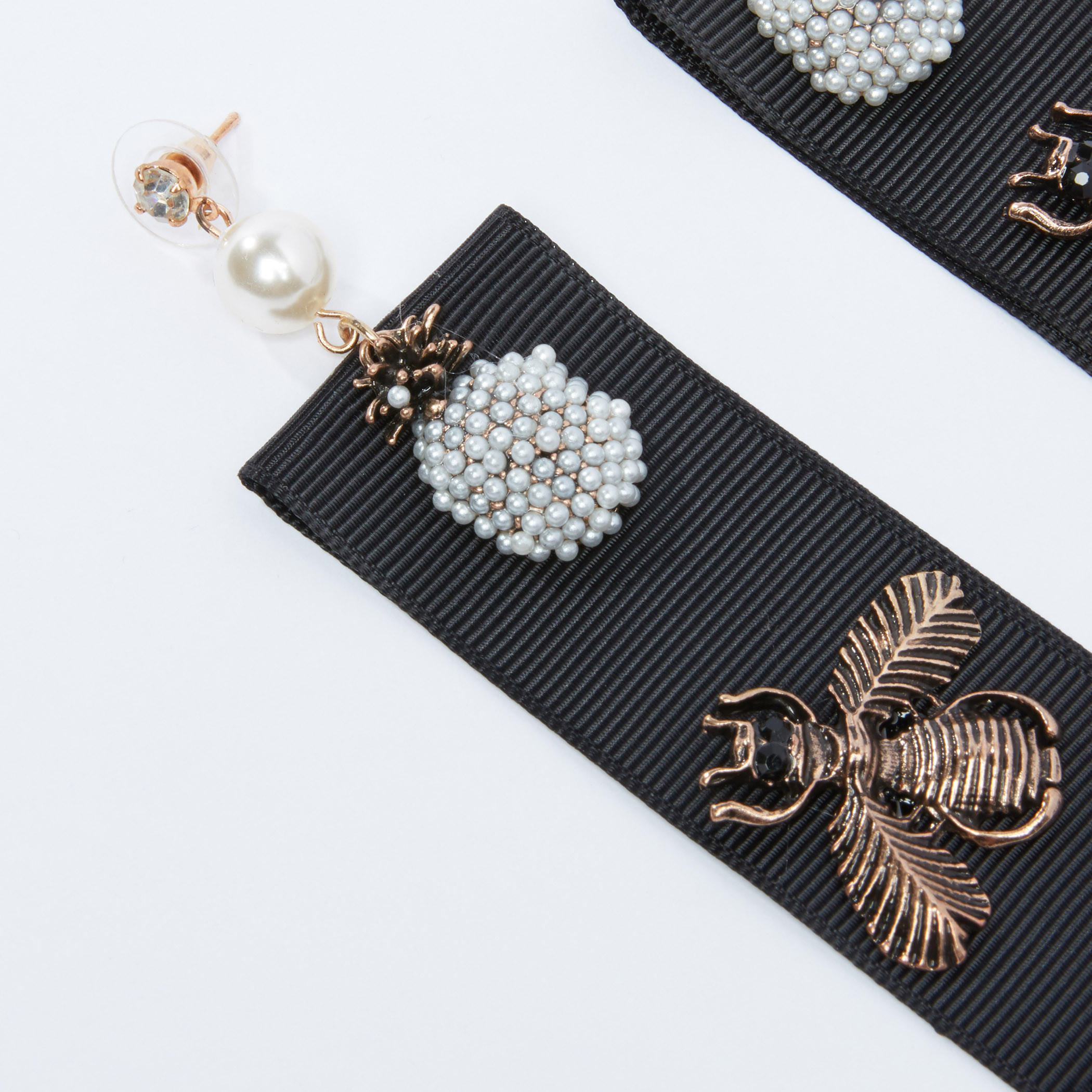 أقراط بتفاصيل ميتاليك ولؤلؤ بمكبس إغلاق-women-watchesandjewellery-jewellery-earrings-image-1