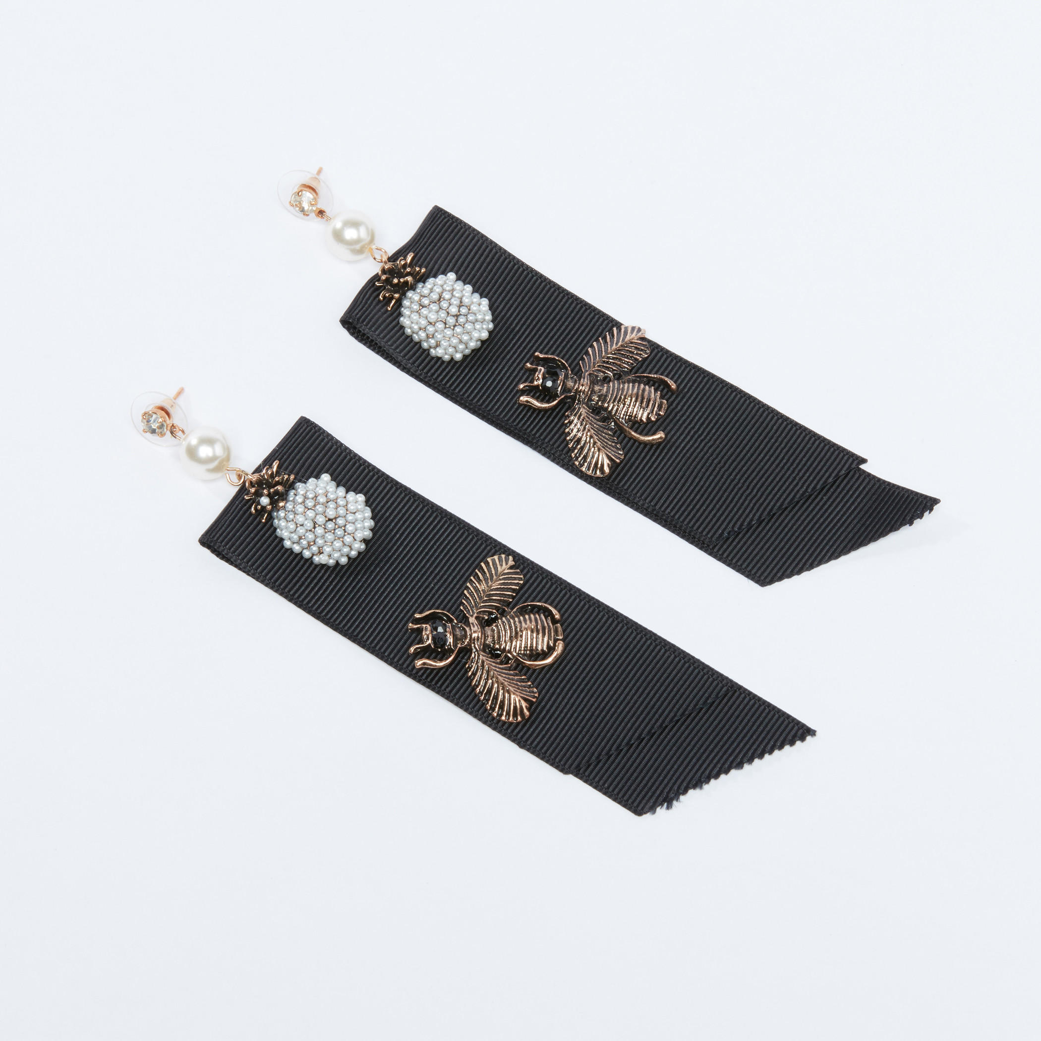 أقراط بتفاصيل ميتاليك ولؤلؤ بمكبس إغلاق-women-watchesandjewellery-jewellery-earrings-image-2