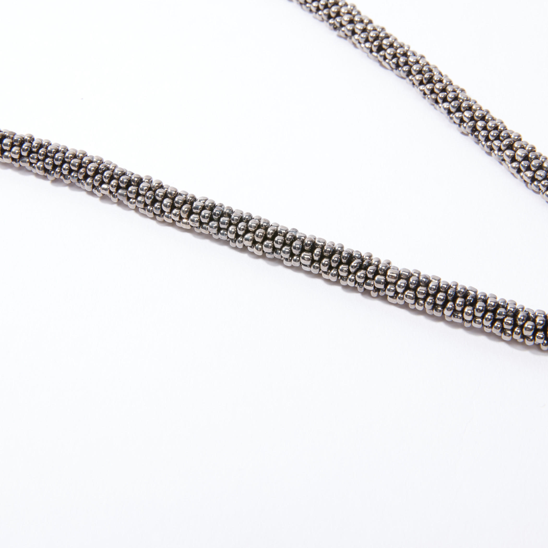 قلادة طويلة مزيّنة بالخرز بشرّابات-women-watchesandjewellery-jewellery-necklacesandpendants-image-3