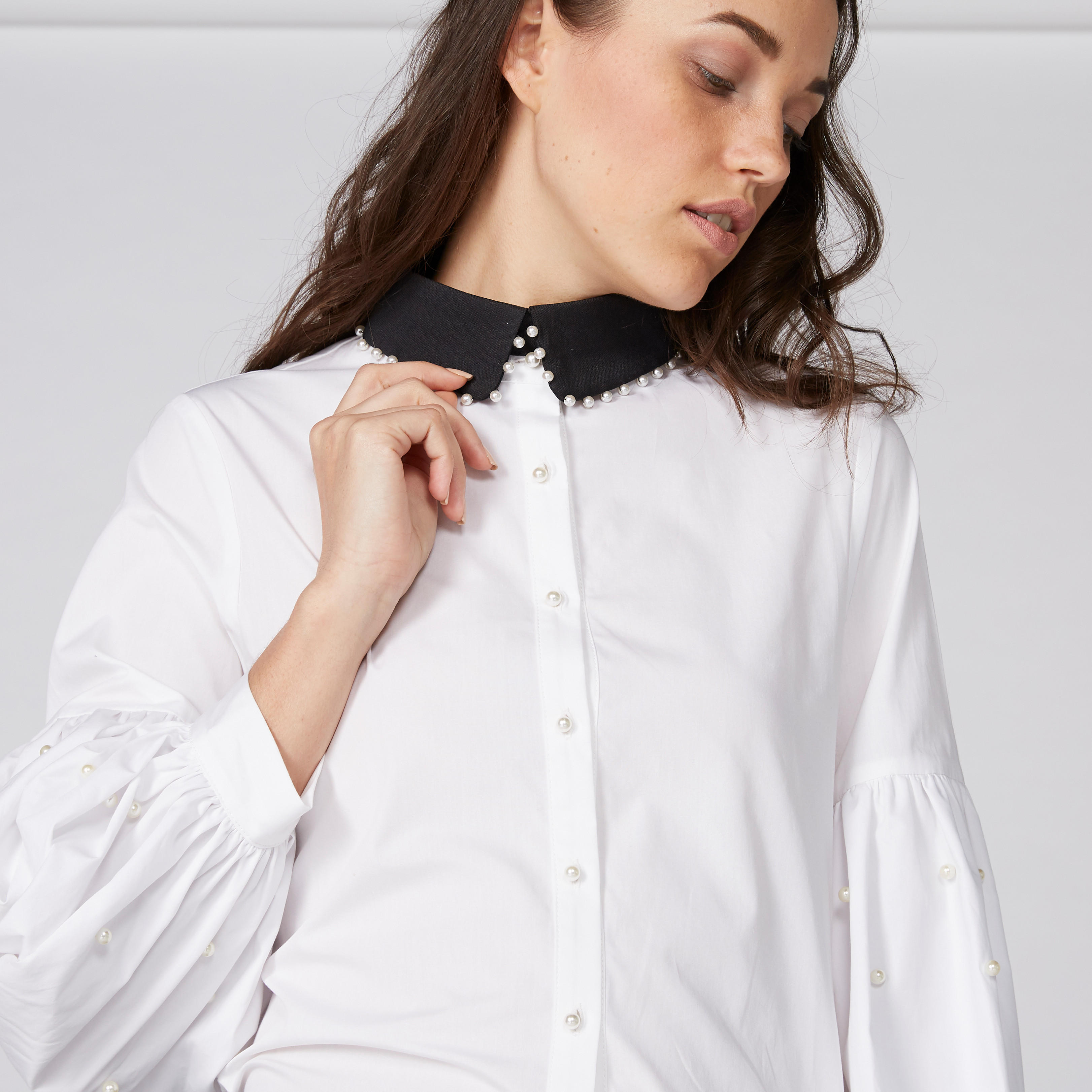 Studded Collar Necklace with Keyhole Closure-women-watchesandjewellery-jewellery-necklacesandpendants-image-2