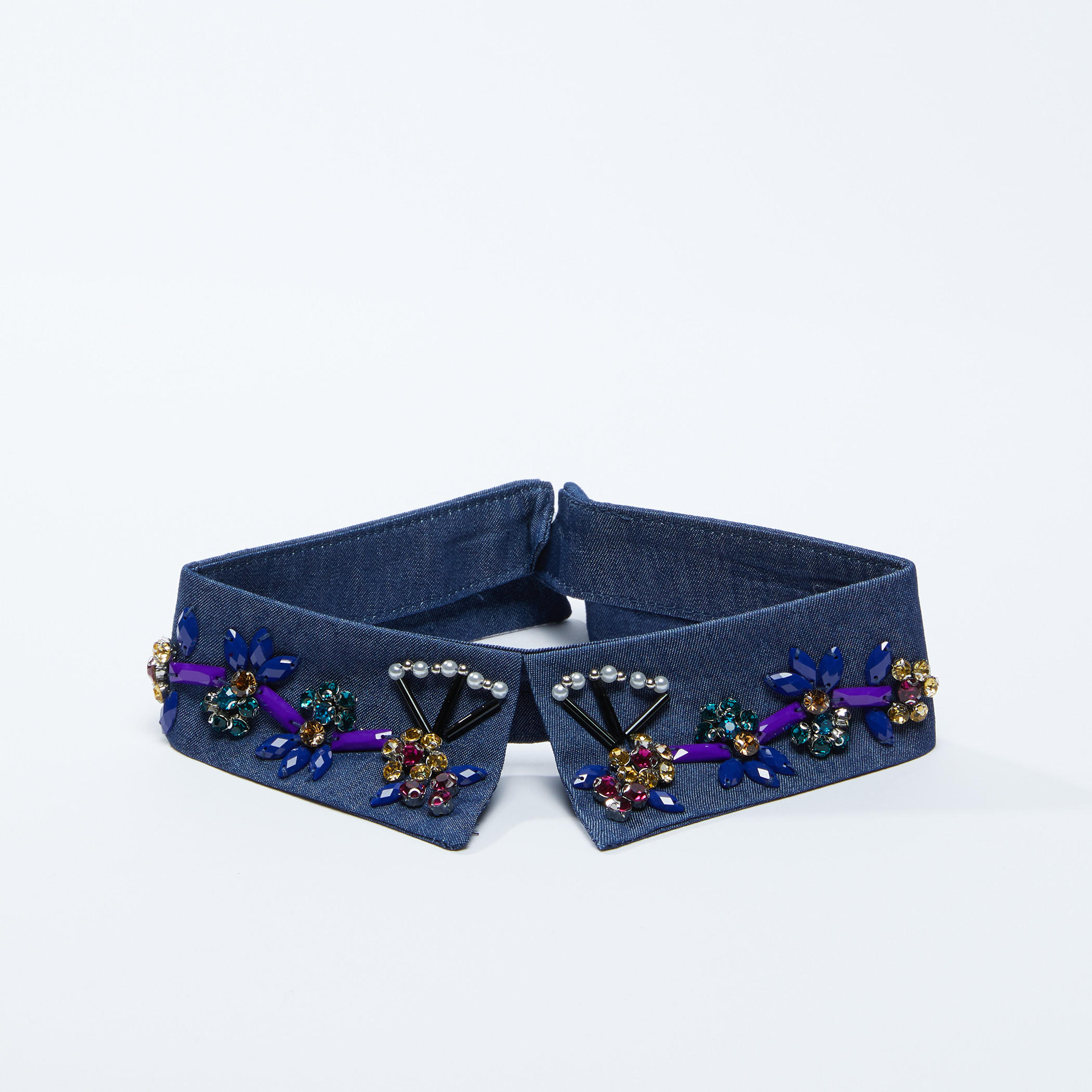 Embellished Collar Necklace with Keyhole Closure-women-watchesandjewellery-jewellery-necklacesandpendants-image-1