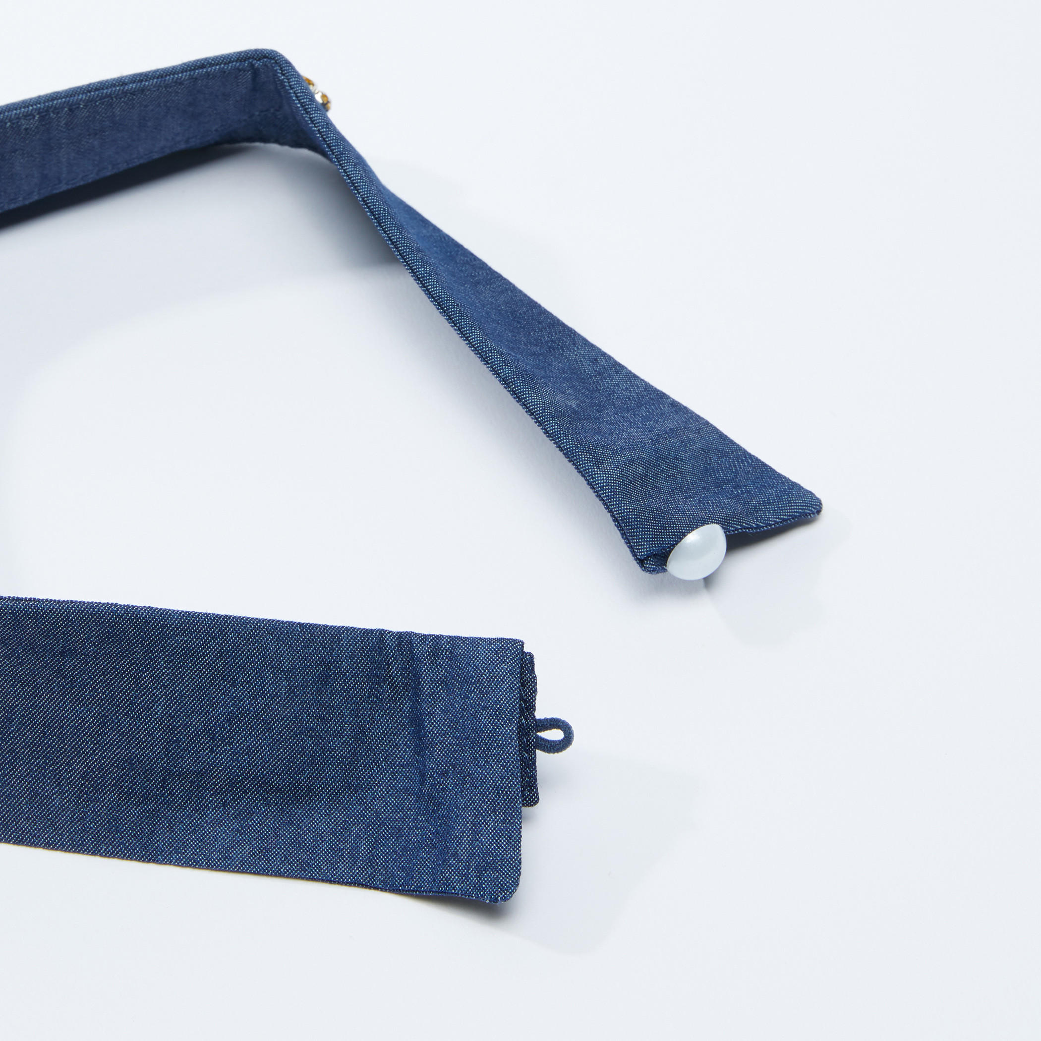 Embellished Collar Necklace with Keyhole Closure-women-watchesandjewellery-jewellery-necklacesandpendants-image-2