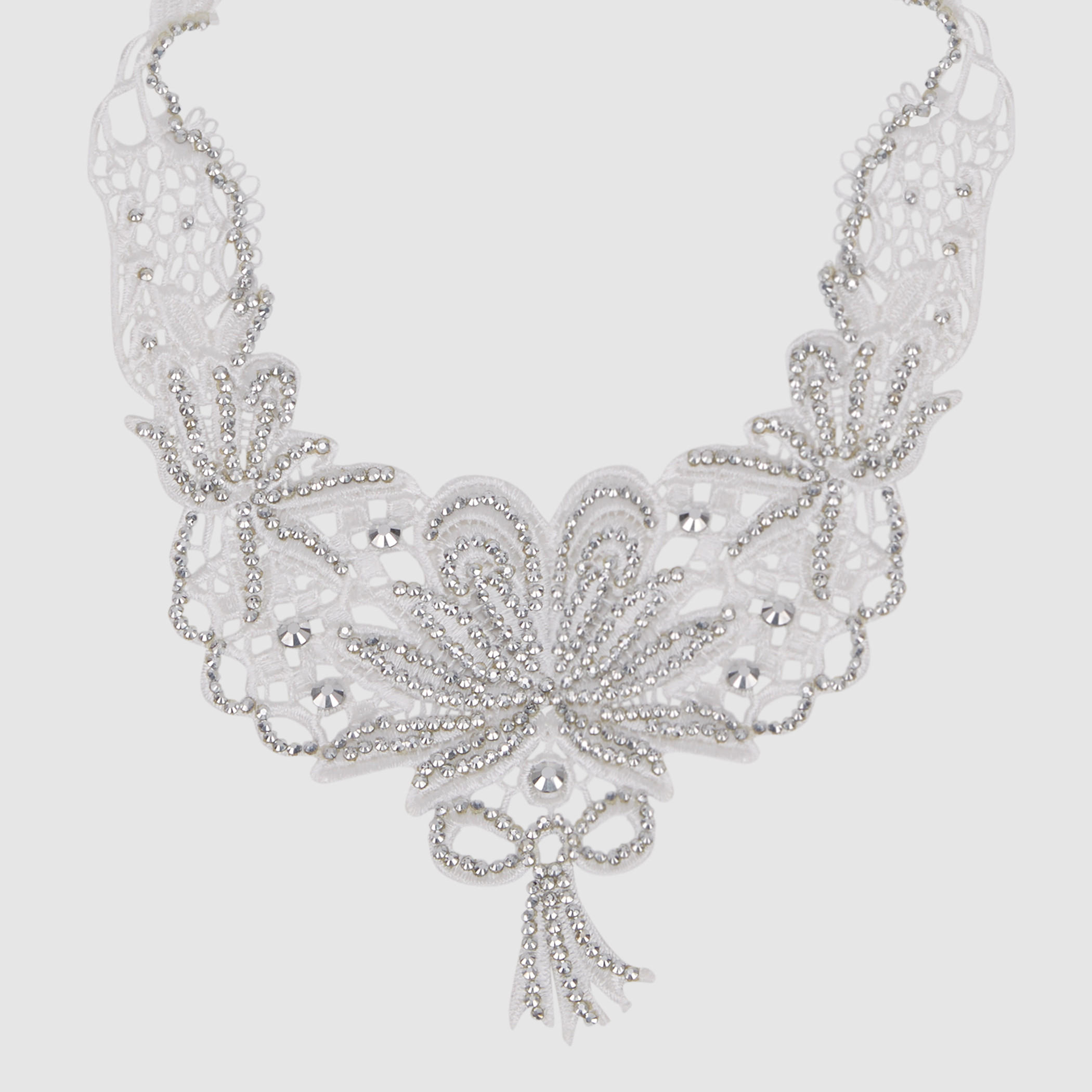 قلادة مرصّعة بتفاصيل دانتيل ورباط-women-watchesandjewellery-jewellery-necklacesandpendants-image-2
