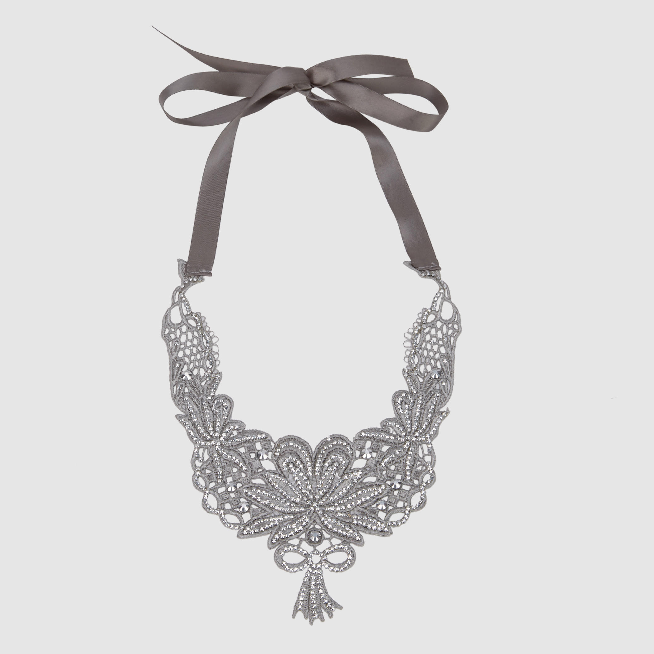 قلادة مرصّعة بتفاصيل دانتيل ورباط-women-watchesandjewellery-jewellery-necklacesandpendants-image-1