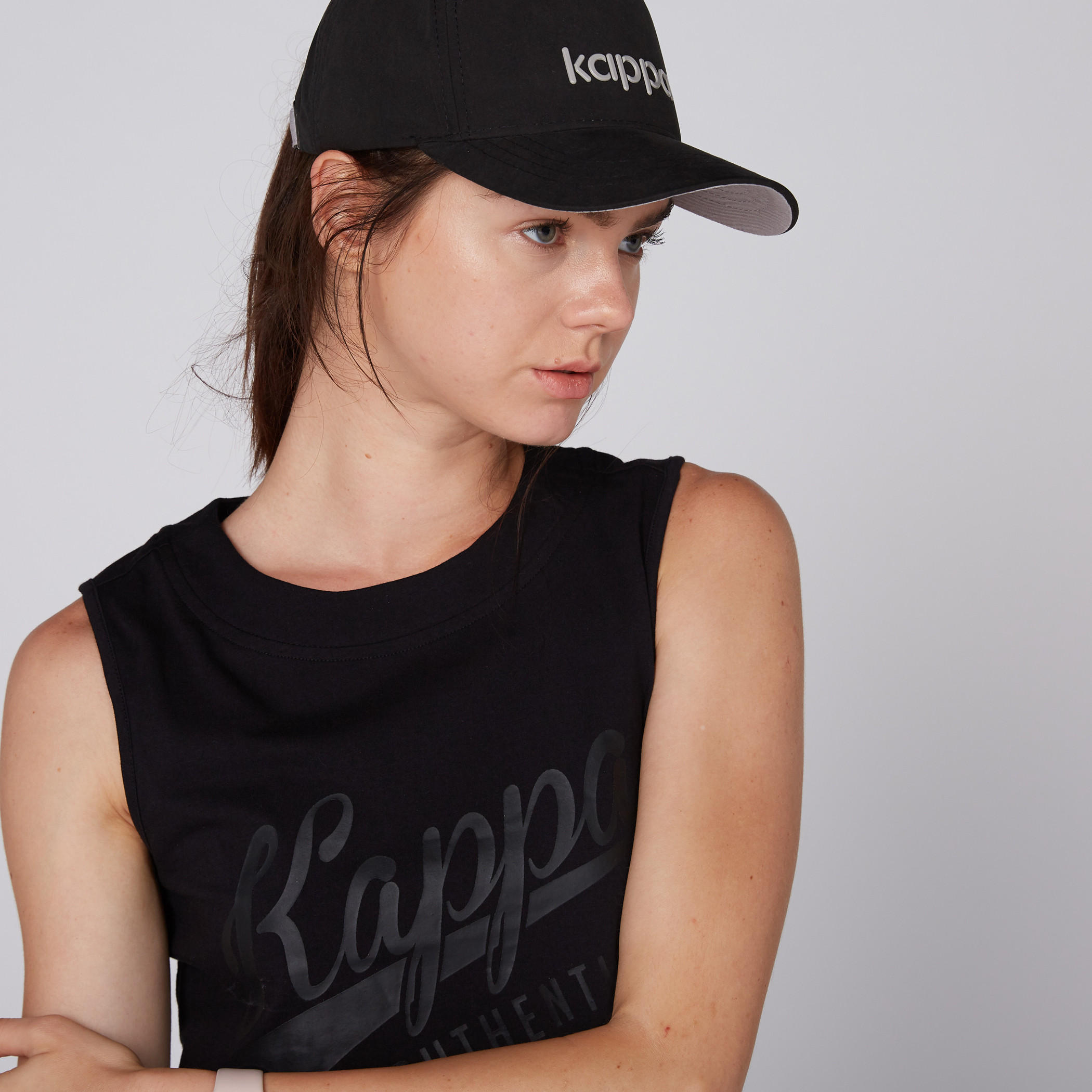 قبعة كاب مطرّزة بزر إغلاق من كابا-women-clothingaccessories-capsandhats-image-2