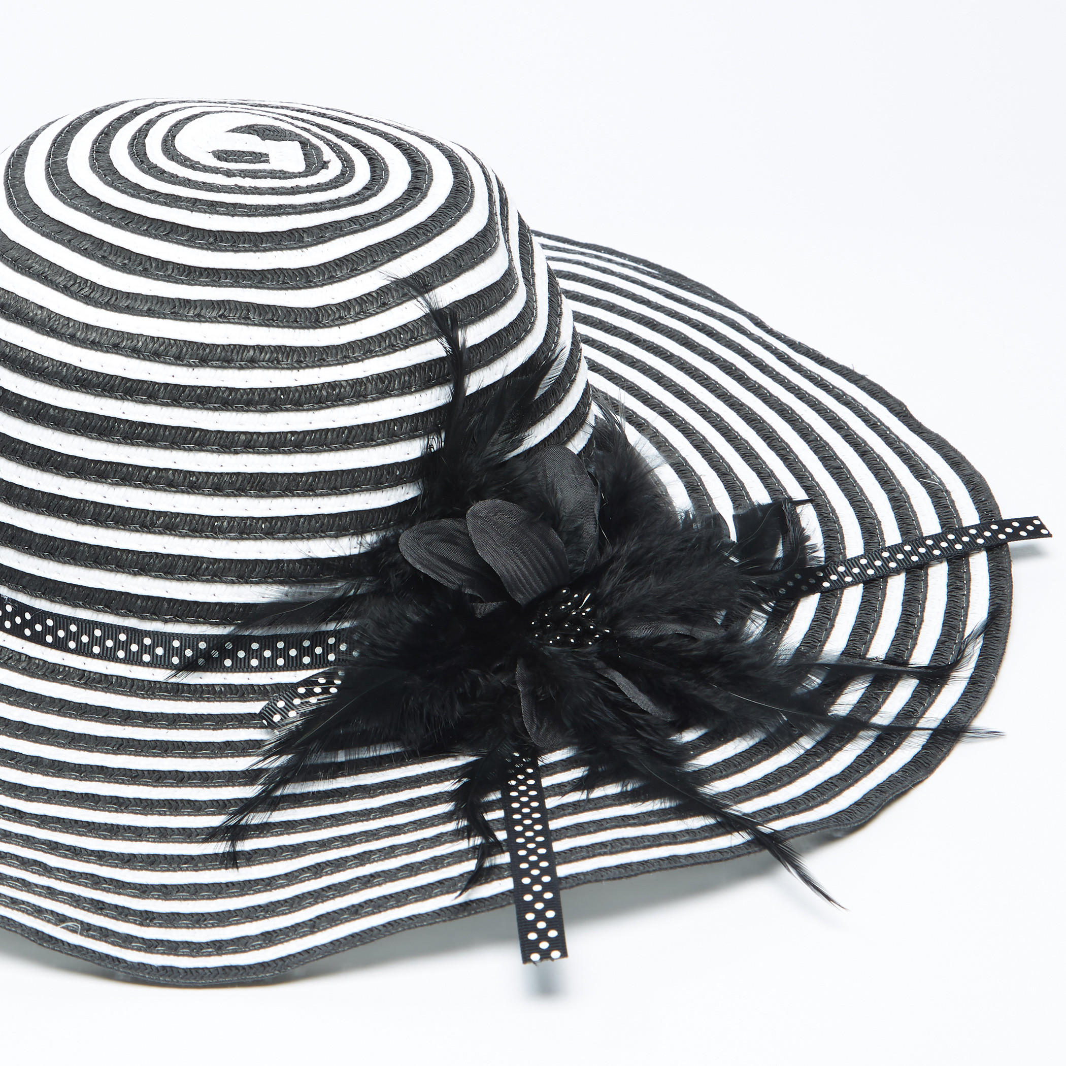 قبّعة مقلّمة مزينة بتفاصيل أزهار وريش-women-clothingaccessories-capsandhats-image-3