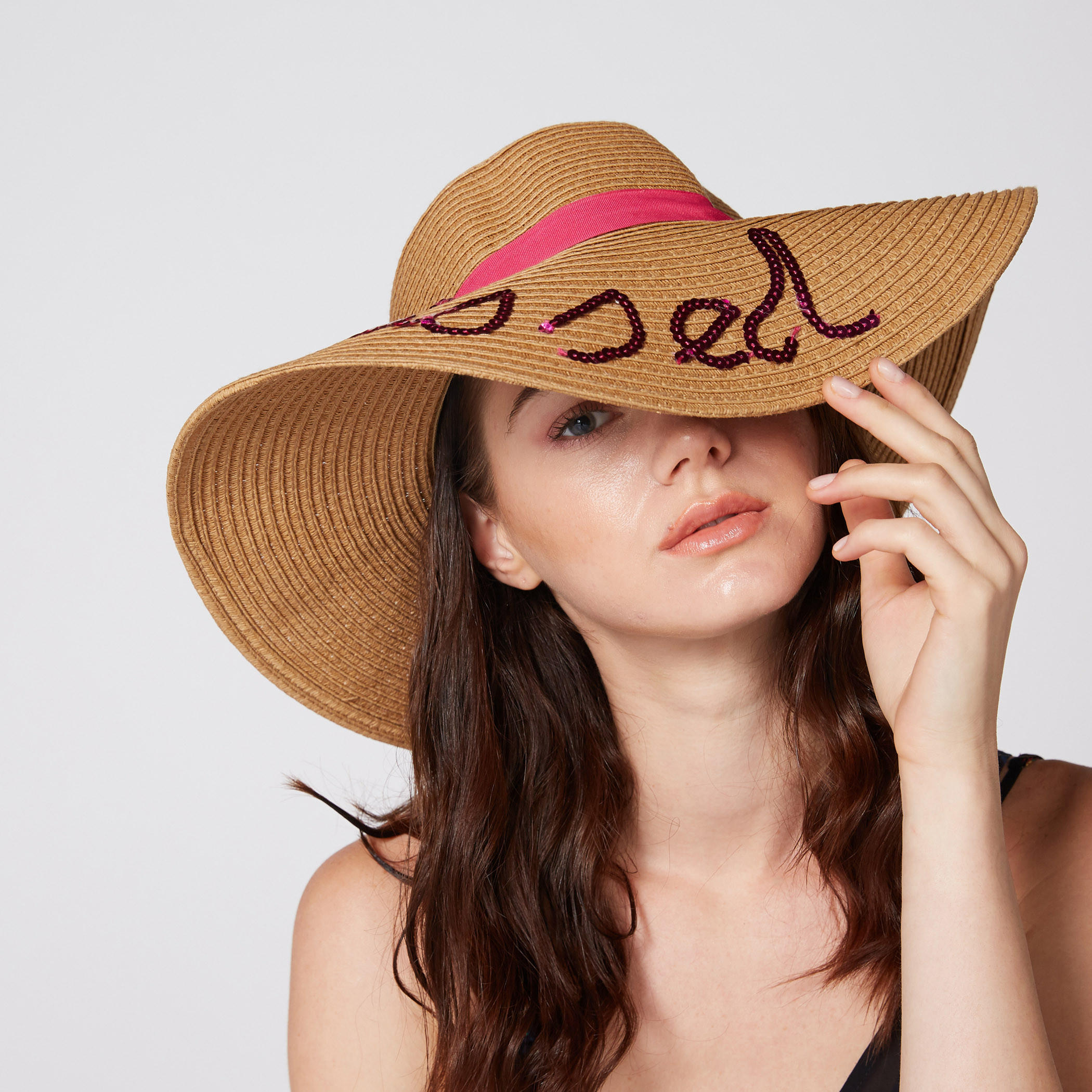 قبّعة بارزة الملمس مزيّنة بالترتر-women-clothingaccessories-capsandhats-image-2