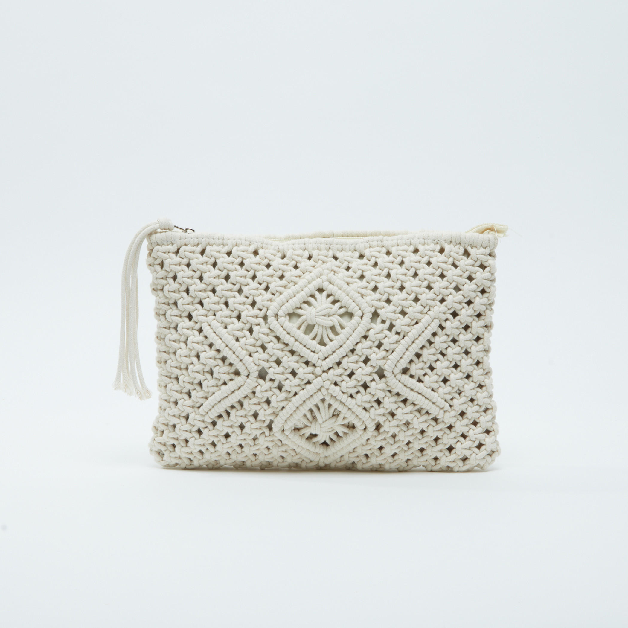 حقيبة صغيرة بارزة الملمس بسحّاب إغلاق وشرّابات-women-bagsandwallets-handbags-image-1