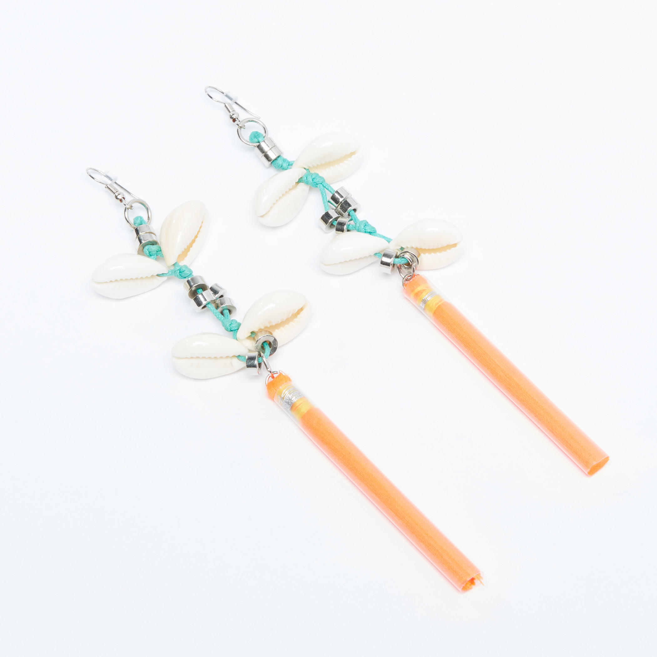 أقراط بشُرّابات ومكبس إغلاق-women-watchesandjewellery-jewellery-earrings-image-2