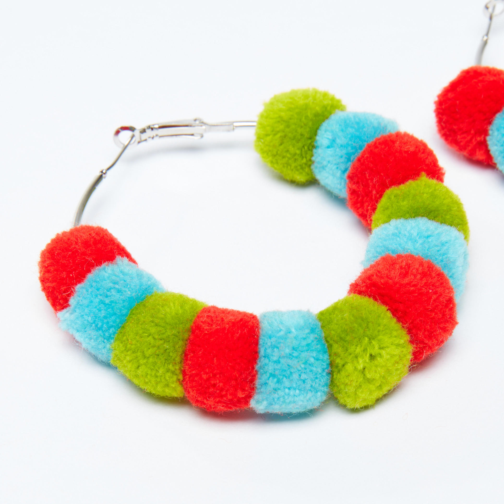 أقراط مستديرة بخطاف إغلاق وكرات بوم بوم-women-watchesandjewellery-jewellery-earrings-image-2