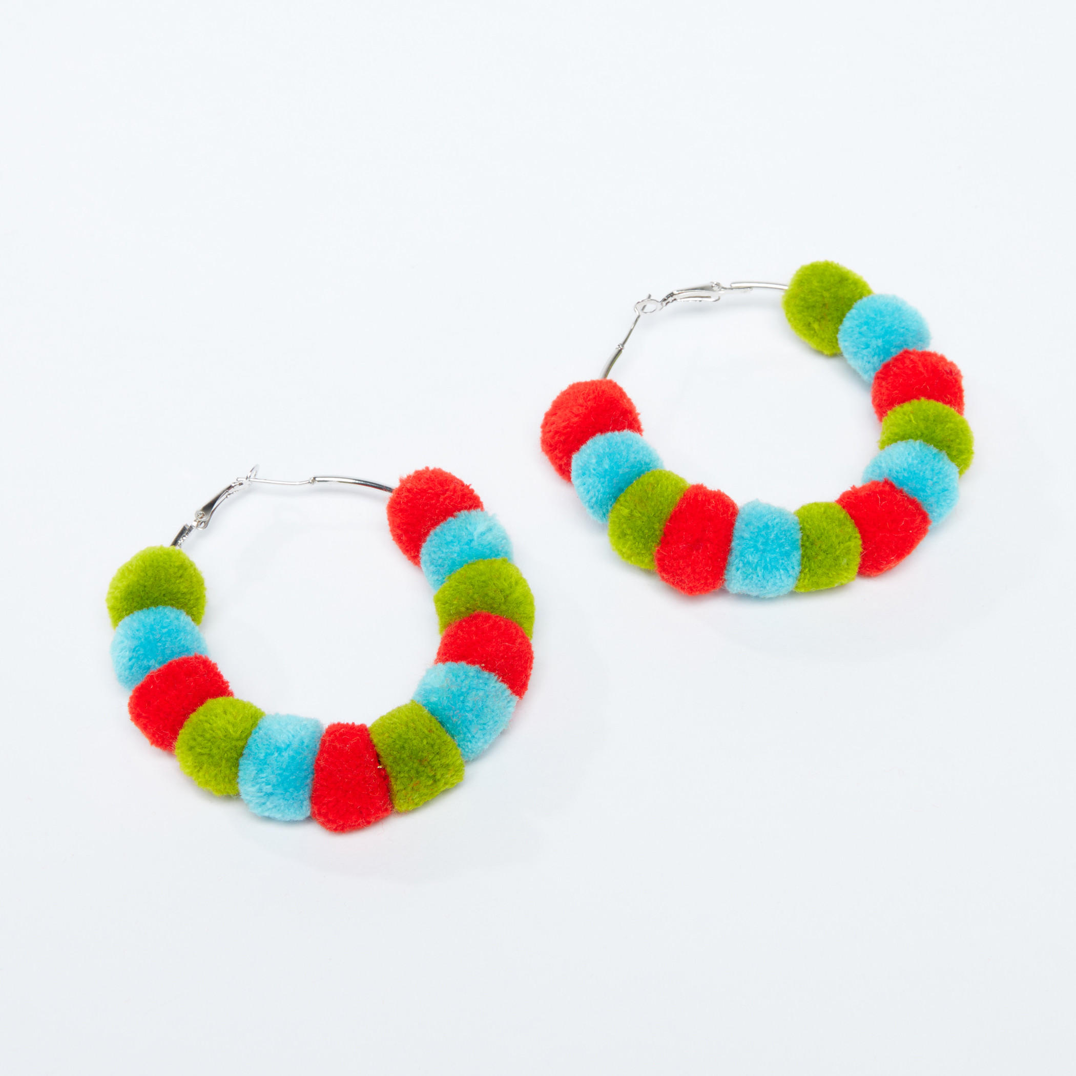 أقراط مستديرة بخطاف إغلاق وكرات بوم بوم-women-watchesandjewellery-jewellery-earrings-image-1