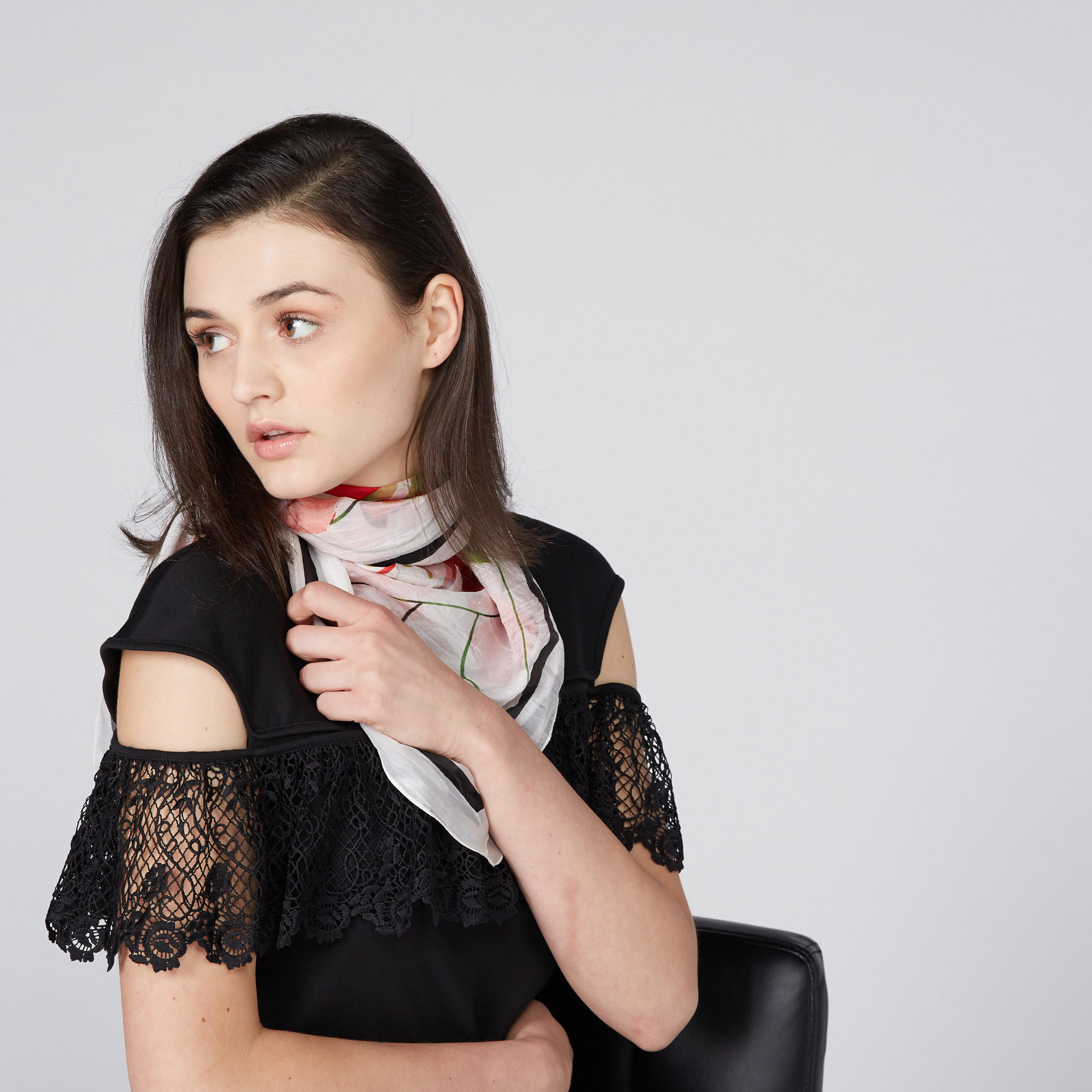 وشاح بطبعات أزهار-women-clothingaccessories-scarves-image-2