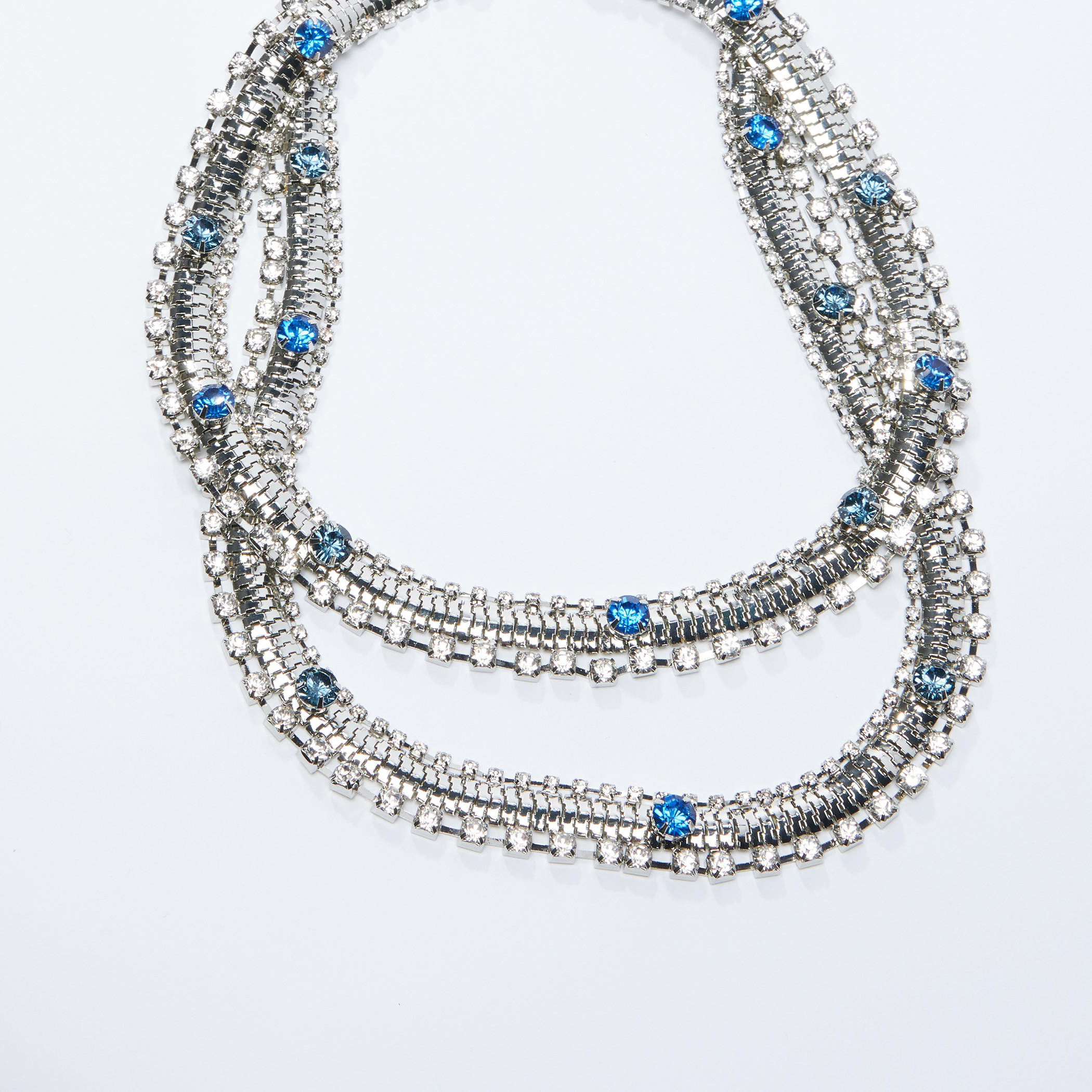 قلادة مرصّعة بطبقات متعددة ومشبك للإغلاق-women-watchesandjewellery-jewellery-necklacesandpendants-image-3