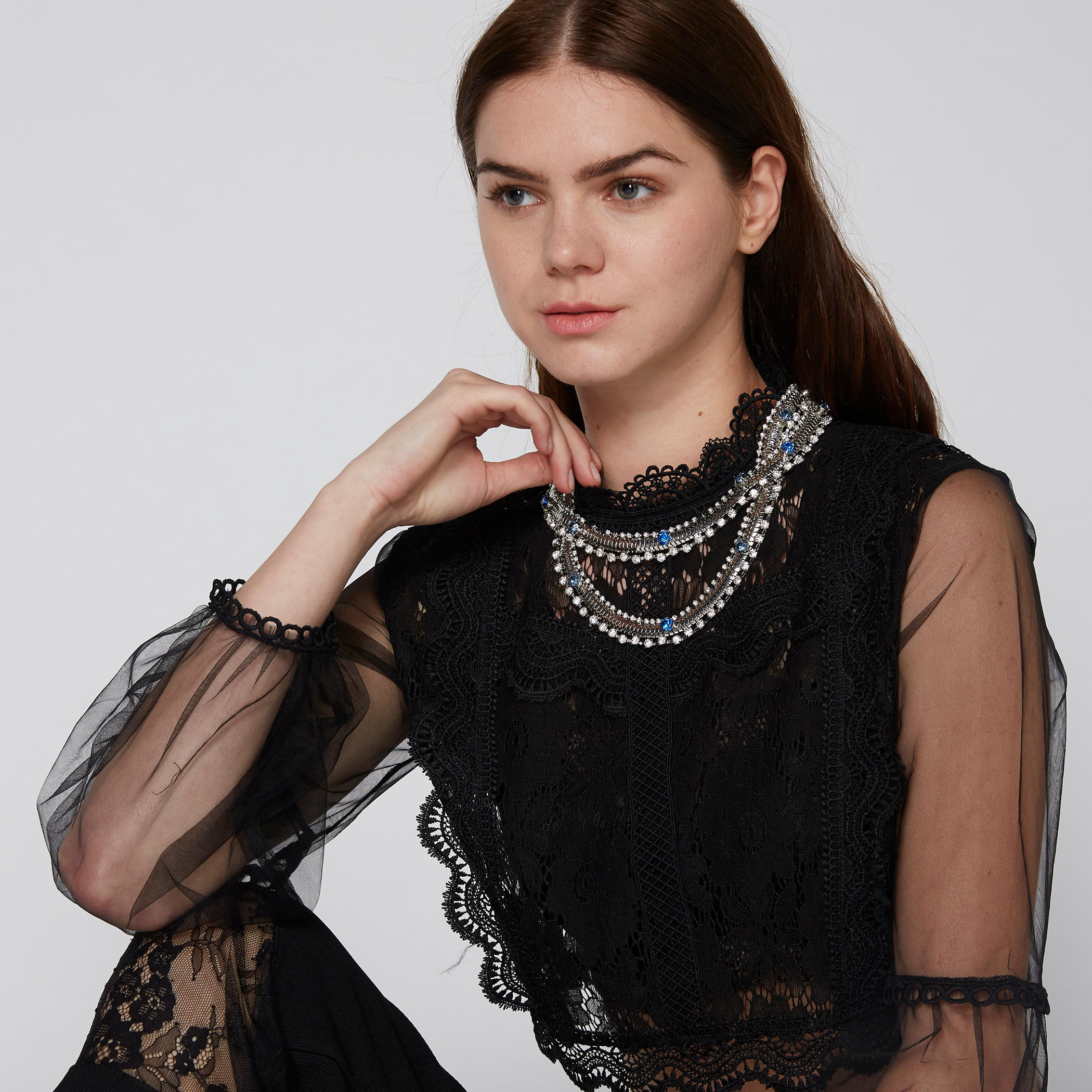 قلادة مرصّعة بطبقات متعددة ومشبك للإغلاق-women-watchesandjewellery-jewellery-necklacesandpendants-image-2