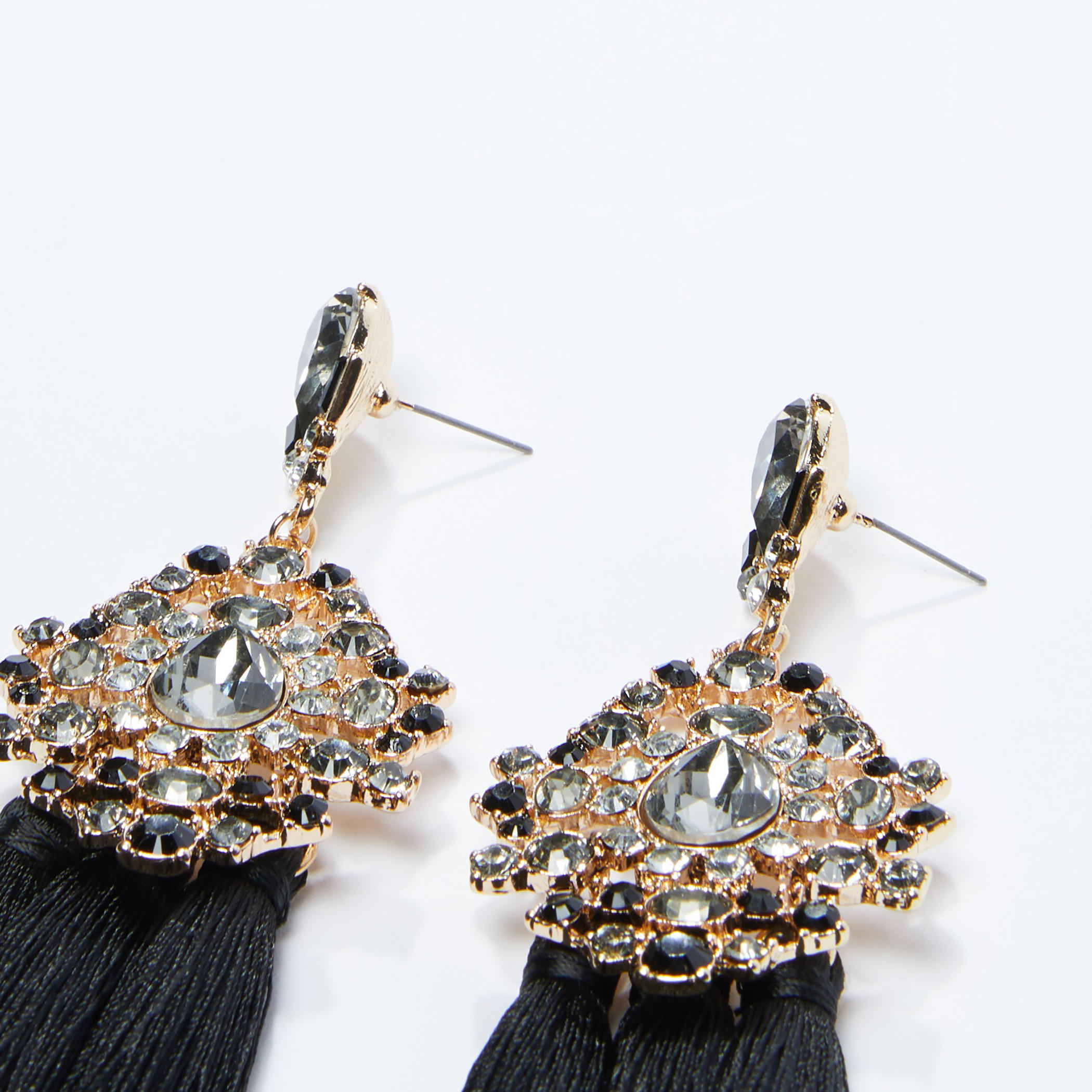 أقراط متدليّة مرصّعة بشُرّابات ومكبس إغلاق-women-watchesandjewellery-jewellery-earrings-image-3