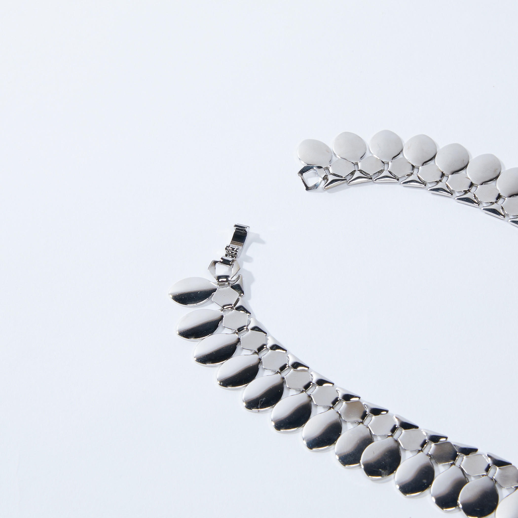قلادة ميتاليك-women-watchesandjewellery-jewellery-necklacesandpendants-image-1