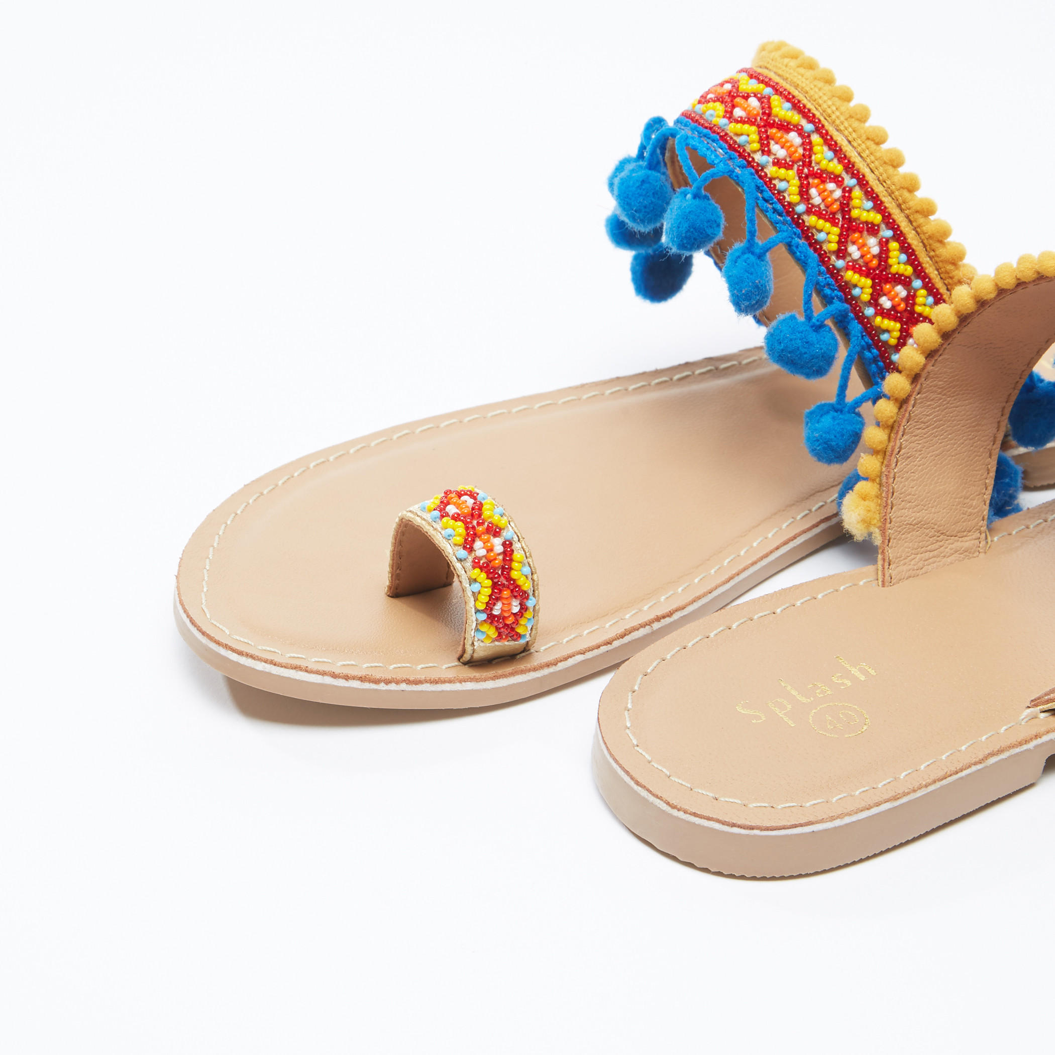 صندل سهل الارتداء مزيّن بالخرز وكرات بوم بوم-women-shoes-sandals-image-2