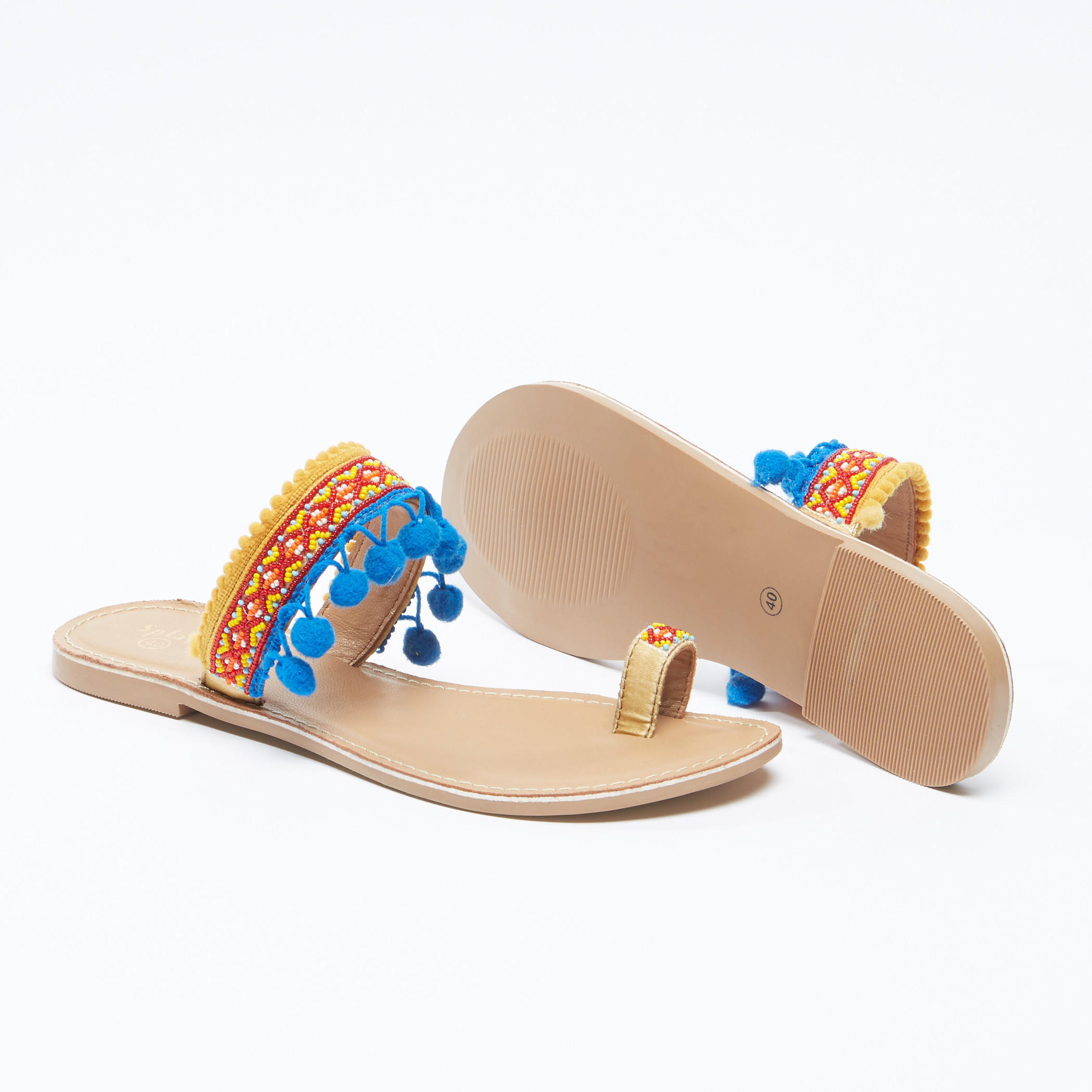 صندل سهل الارتداء مزيّن بالخرز وكرات بوم بوم-women-shoes-sandals-image-4