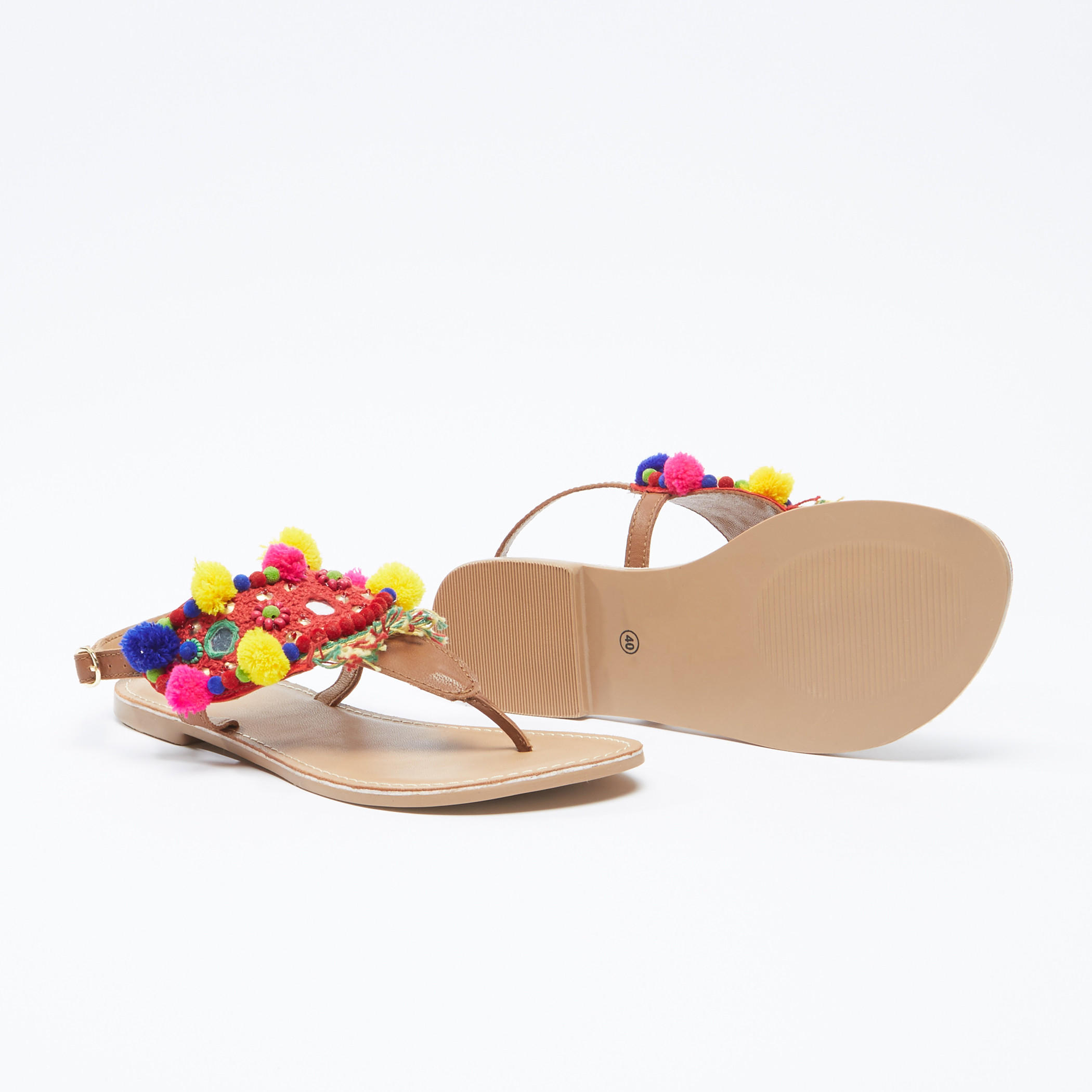 صندل مطرّز بإبزيم إغلاق وكرات بوم بوم-women-shoes-sandals-image-4
