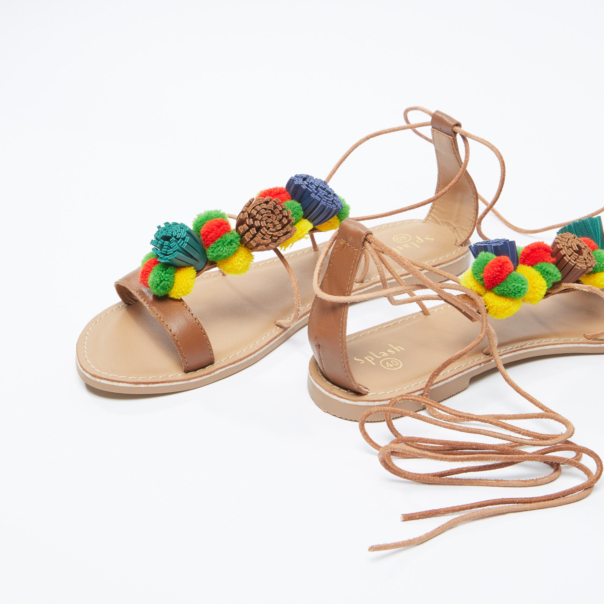 صندل برباط إغلاق مزيّن بكرات بوم بوم-women-shoes-sandals-image-2