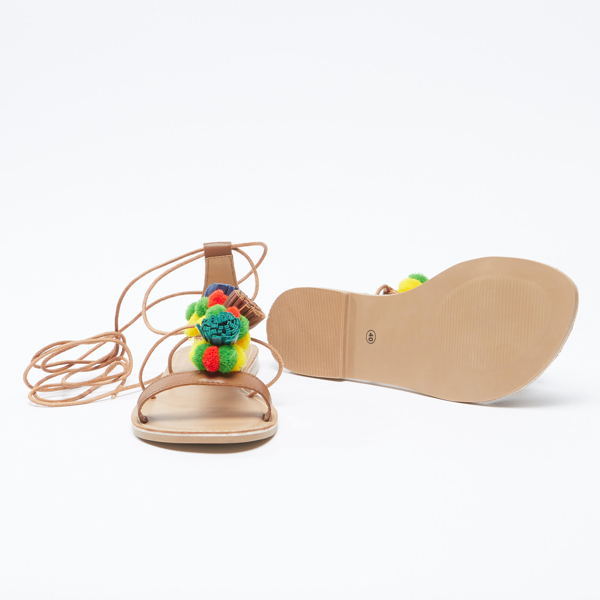 صندل برباط إغلاق مزيّن بكرات بوم بوم-women-shoes-sandals-image-4