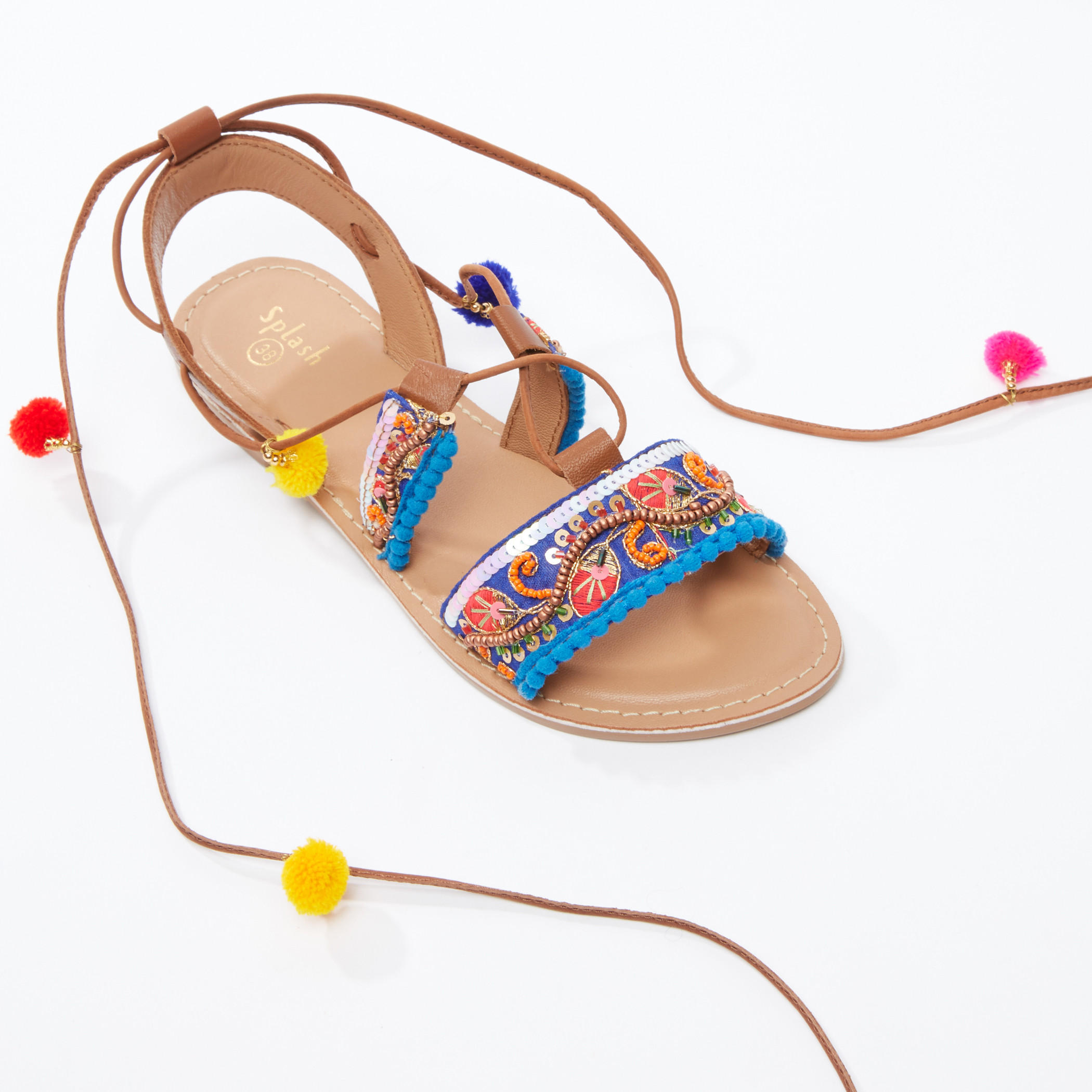 صندل برباط إغلاق مزيّن بكرات بوم بوم-women-shoes-sandals-image-1