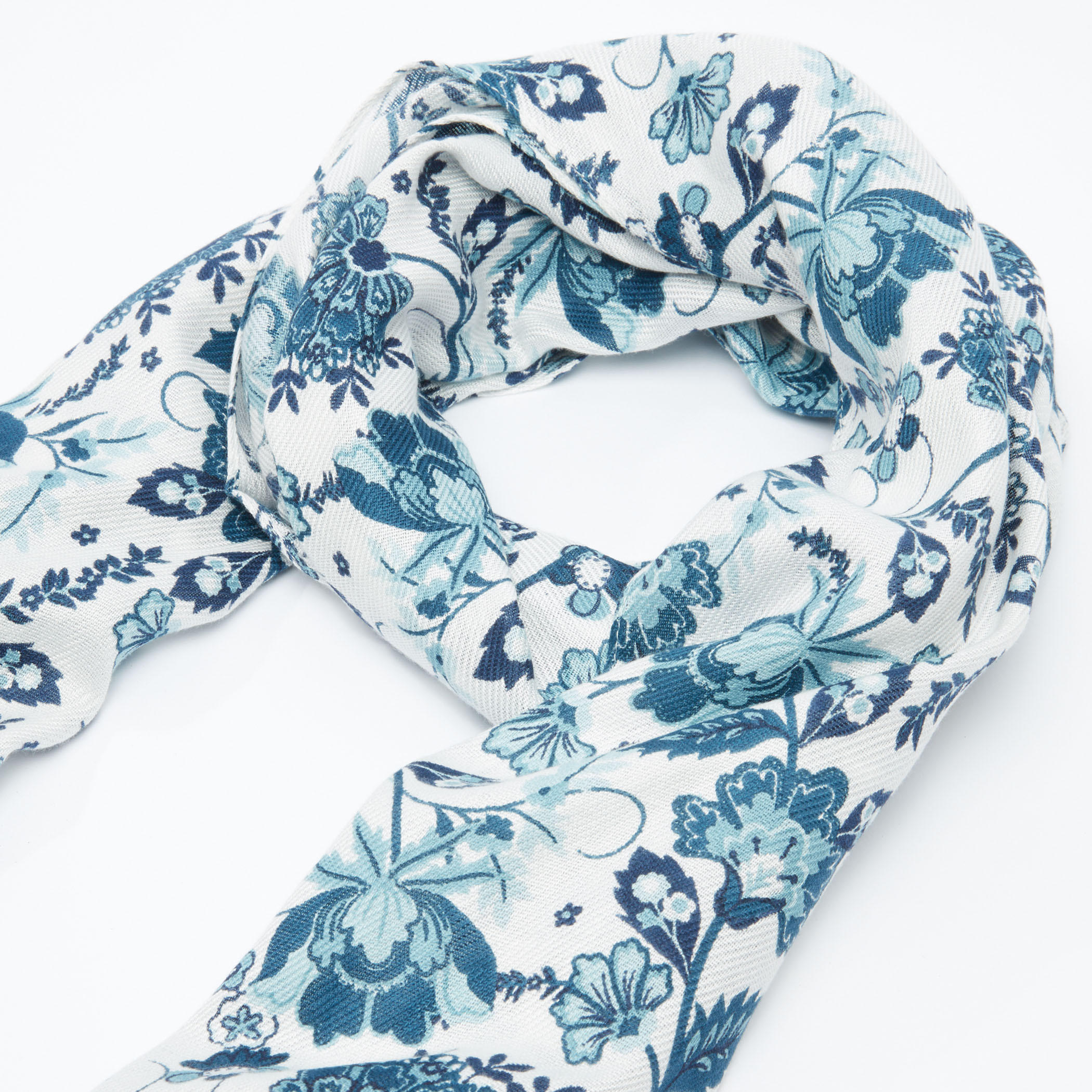 وشاح مستطيل بملمس مضلّع وشراشيب وطبعات-women-clothingaccessories-scarves-image-2