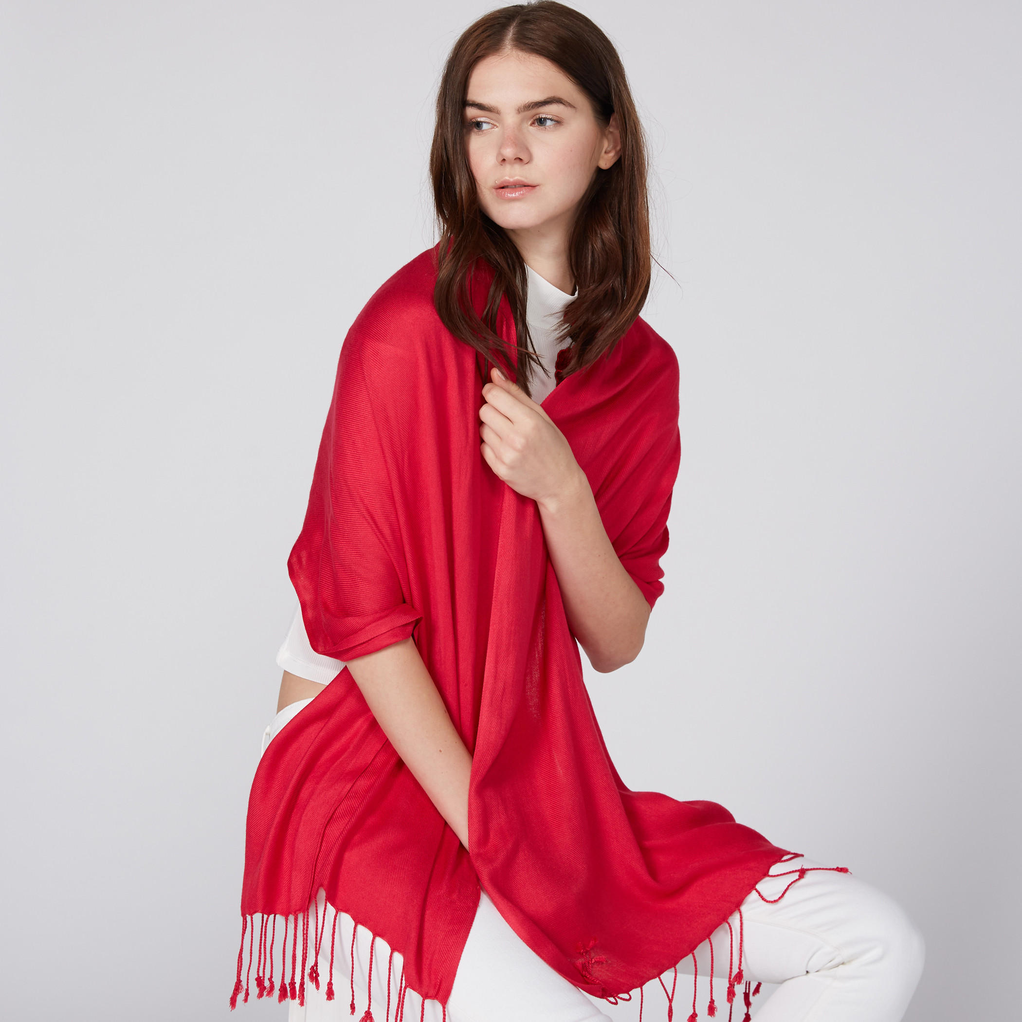 وشاح مستطيل بارز الملمس بشرّابات-women-clothingaccessories-scarves-image-3